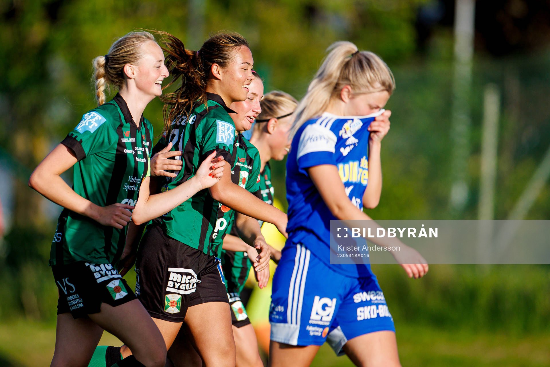 Varbergs Matilda Mårtensson jublar under fotbollsmatchen i Division 3 Halland, dam mellan Varbergs BoIS och Ullareds IK den 31 maj 2023 i Varberg.