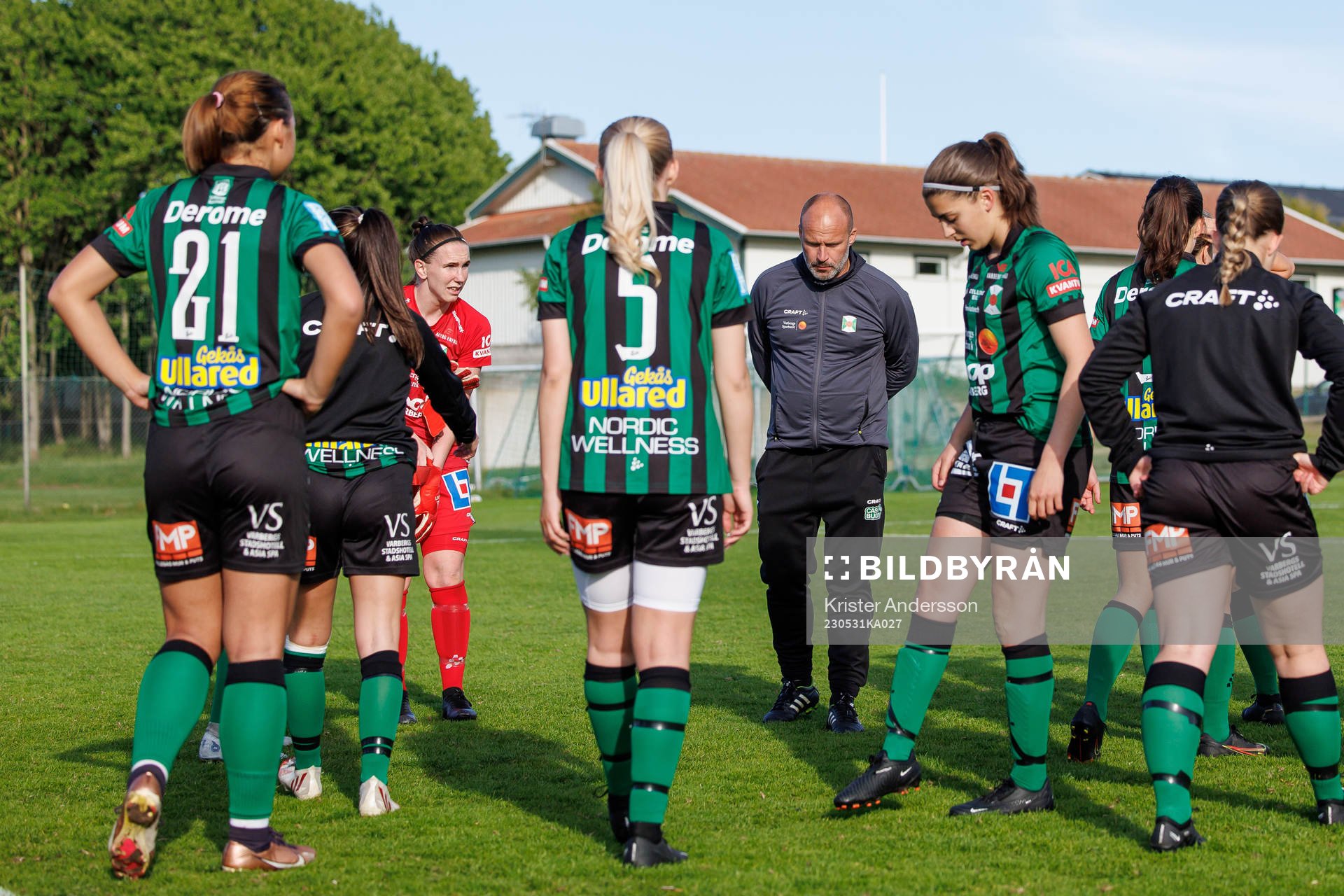 Varbergs spelare inför fotbollsmatchen i Division 3 Halland, dam mellan Varbergs BoIS och Ullareds IK den 31 maj 2023 i Varberg.