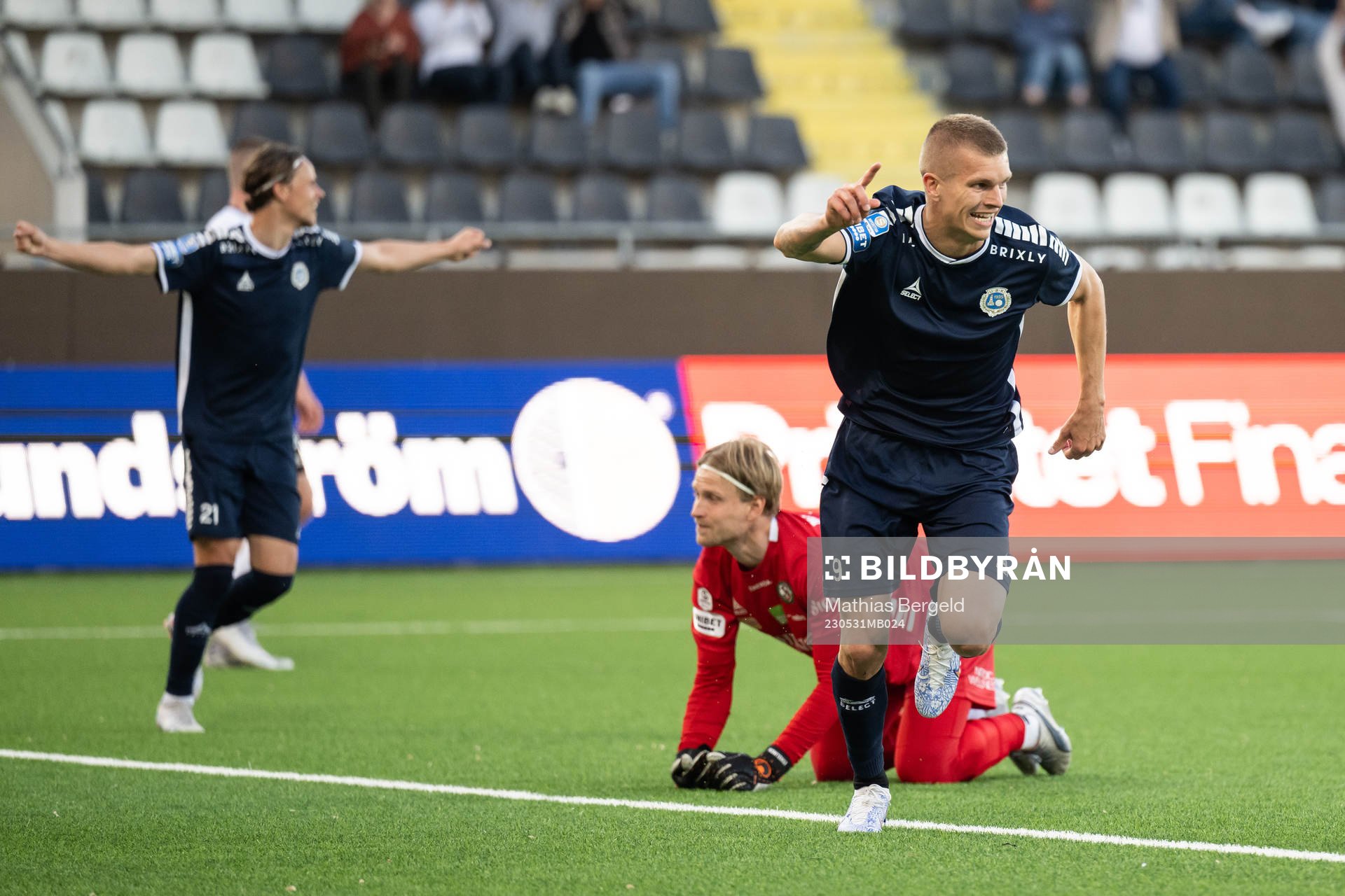 Utsiktens Lucas Hedlund jublar