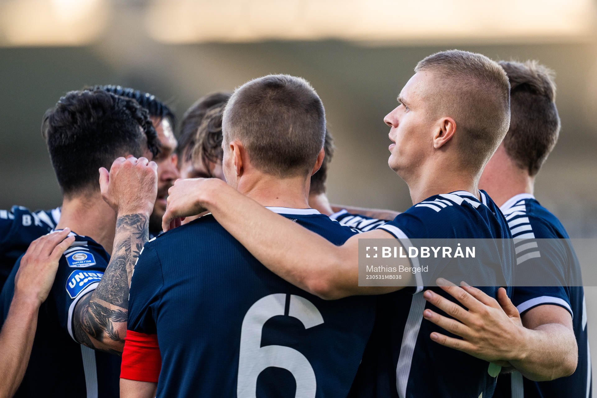 Utsiktens Lucas Hedlund (till höger) jublar