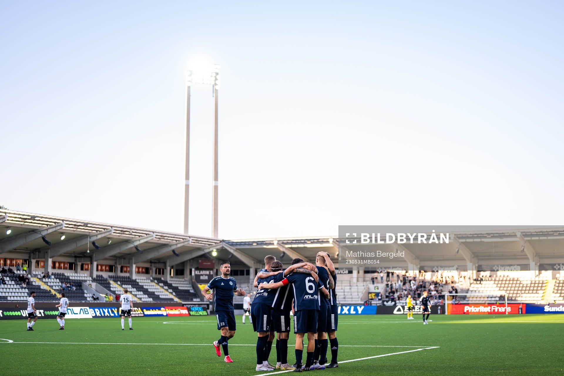 Utsiktens Lucas Hedlund jublar med lagkamrater