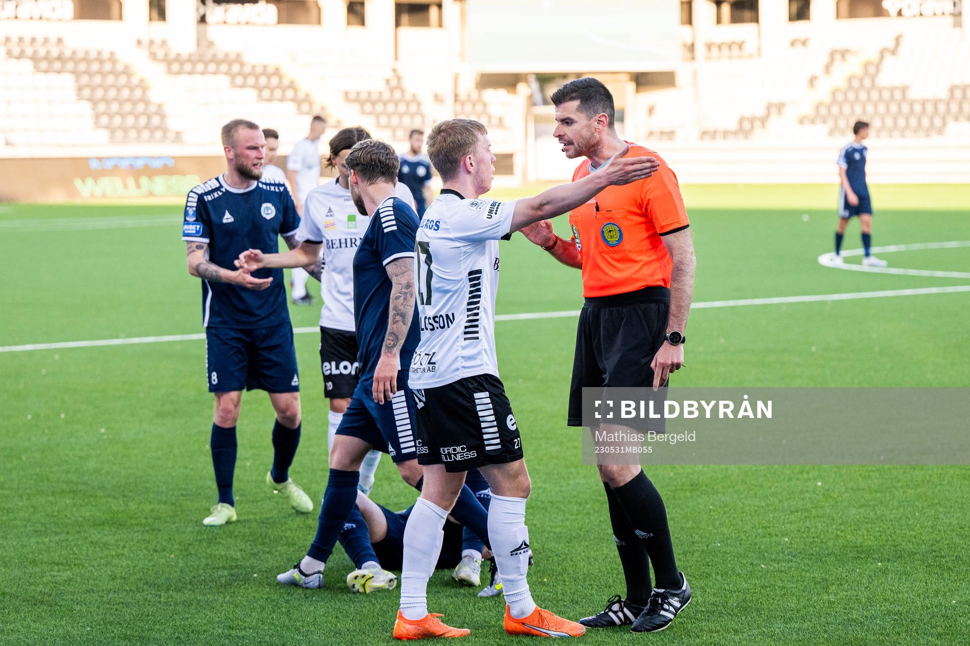 Örebros Valgeir Valgeirsson reagerar mot domare Enzo