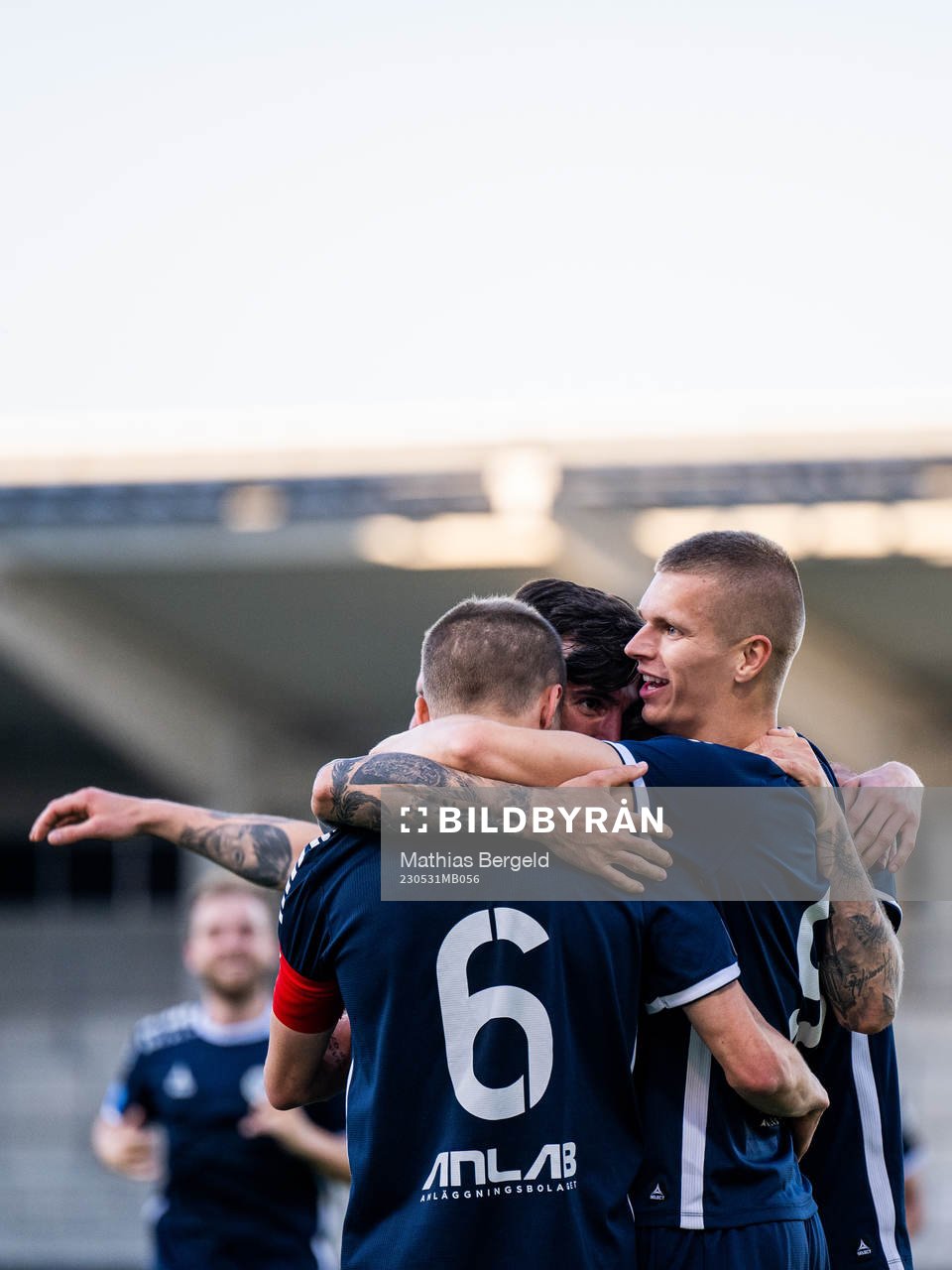 Utsiktens Lucas Hedlund jublar med lagkamrater