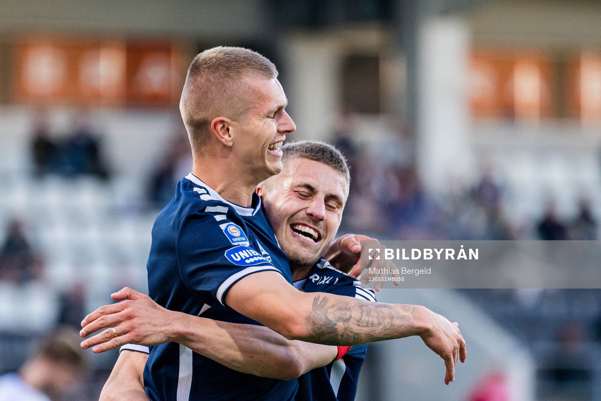 Utsiktens Erik Westermark jublar med Lucas Hedlund som
