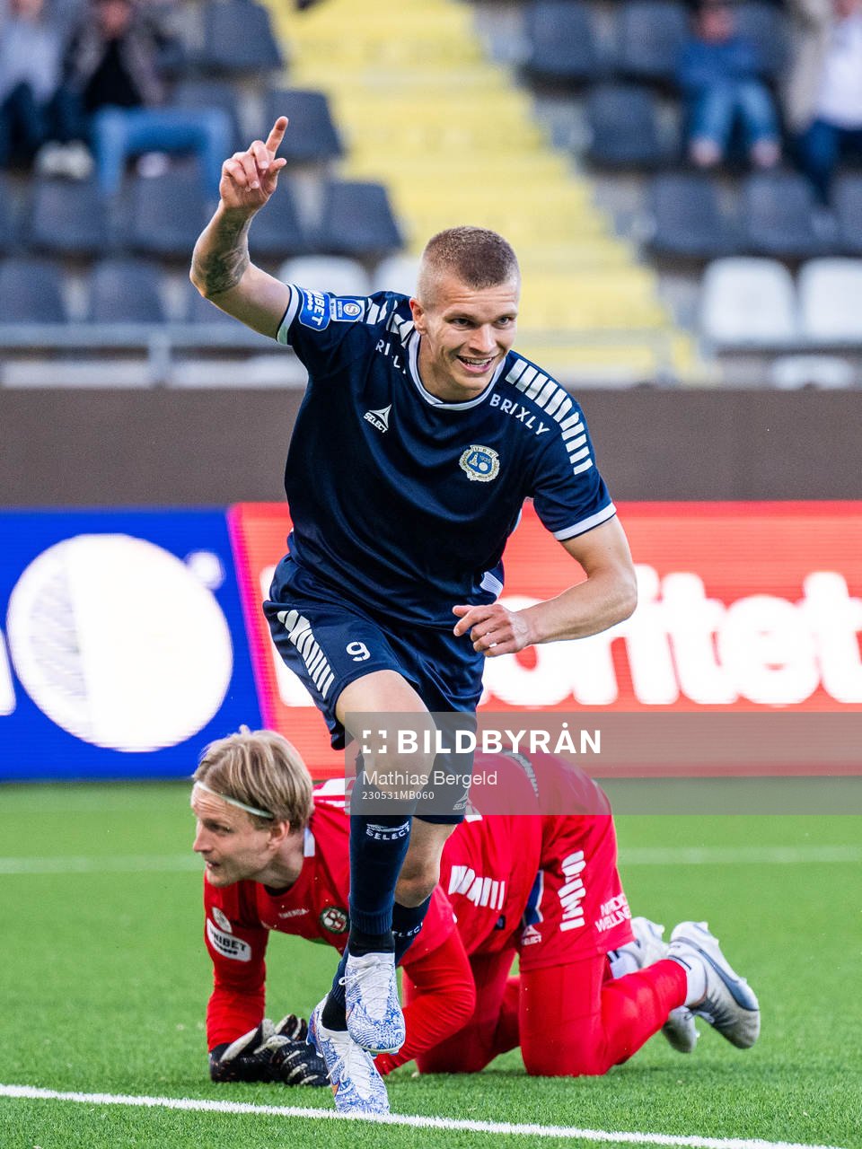 Utsiktens Lucas Hedlund jublar