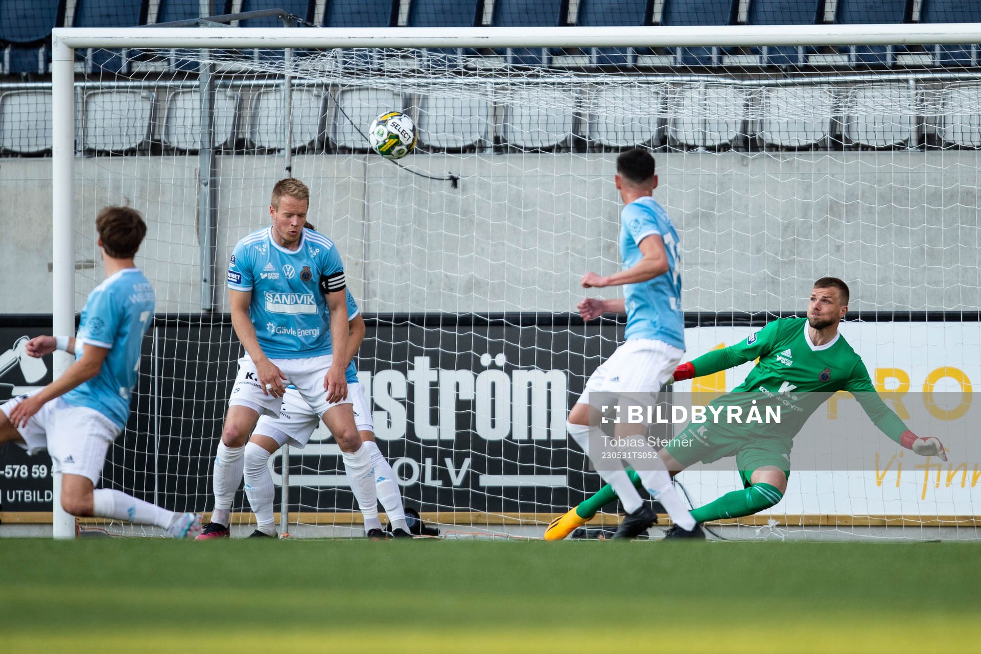 Gefles målvakt Tobias Johansson släpper in 0-3