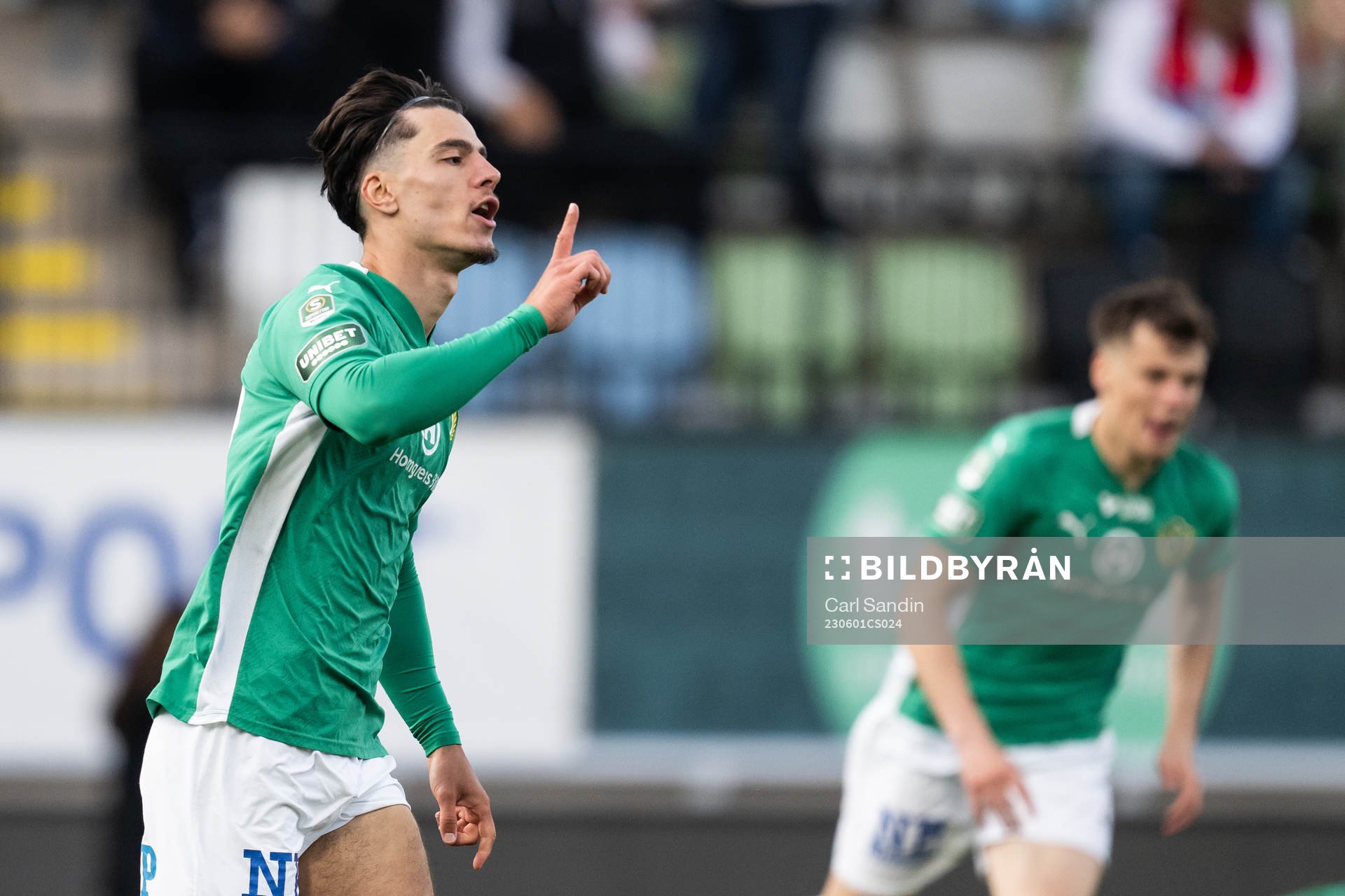 Jönköpings Södras Flamur Dzelili jublar