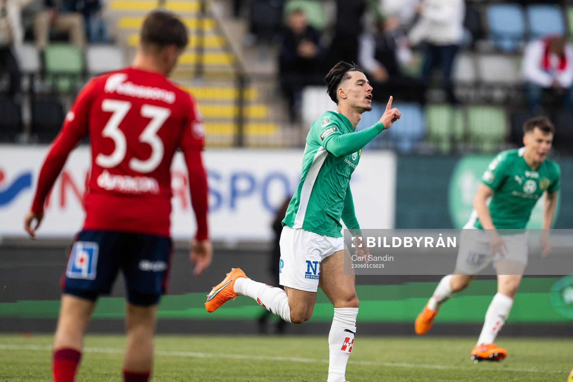 Jönköpings Södras Flamur Dzelili jublar