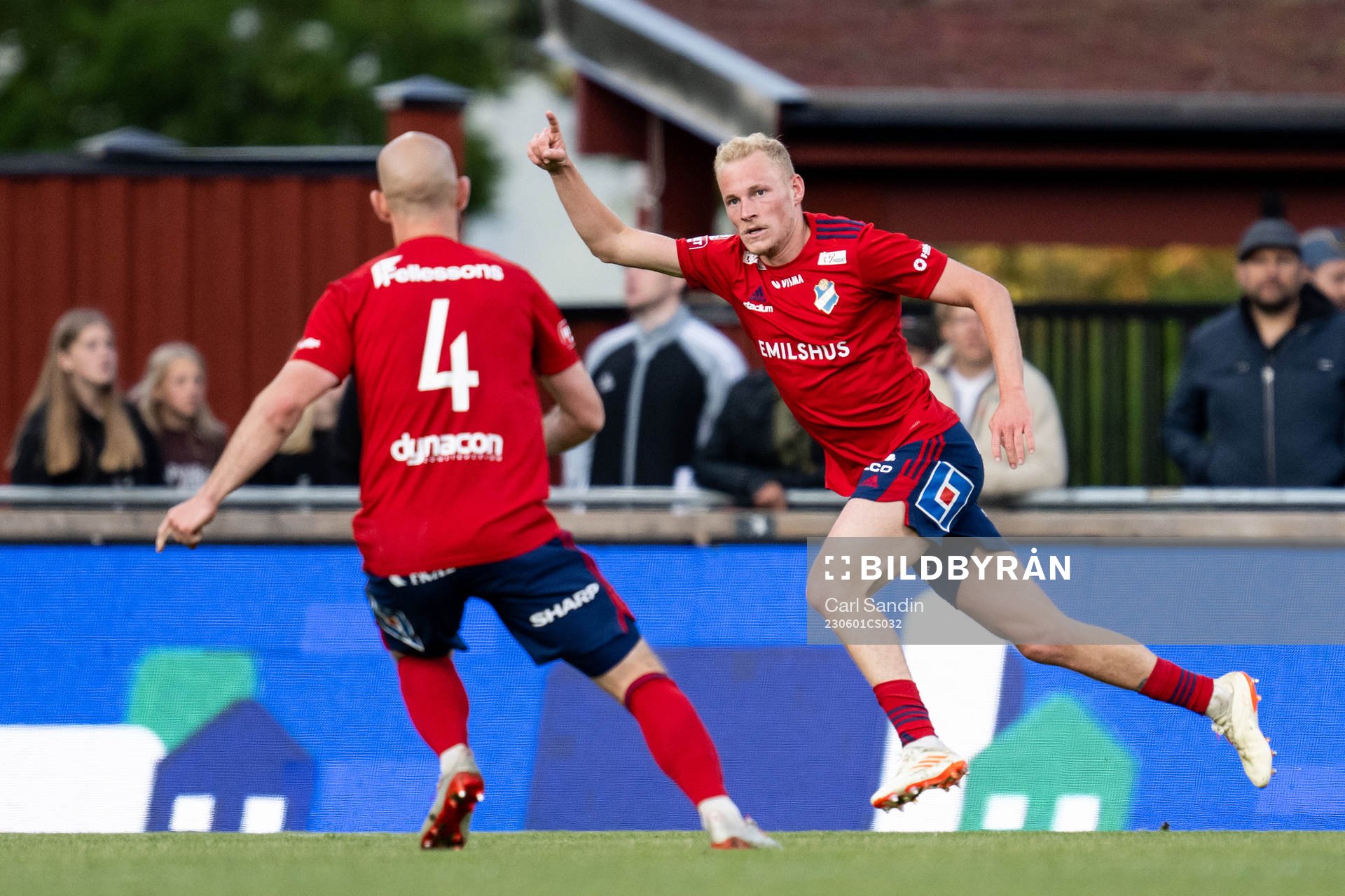 Östers Adam Bergmark Wiberg jublar