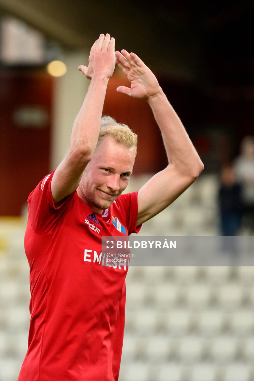 Östers Adam Bergmark Wiberg jublar