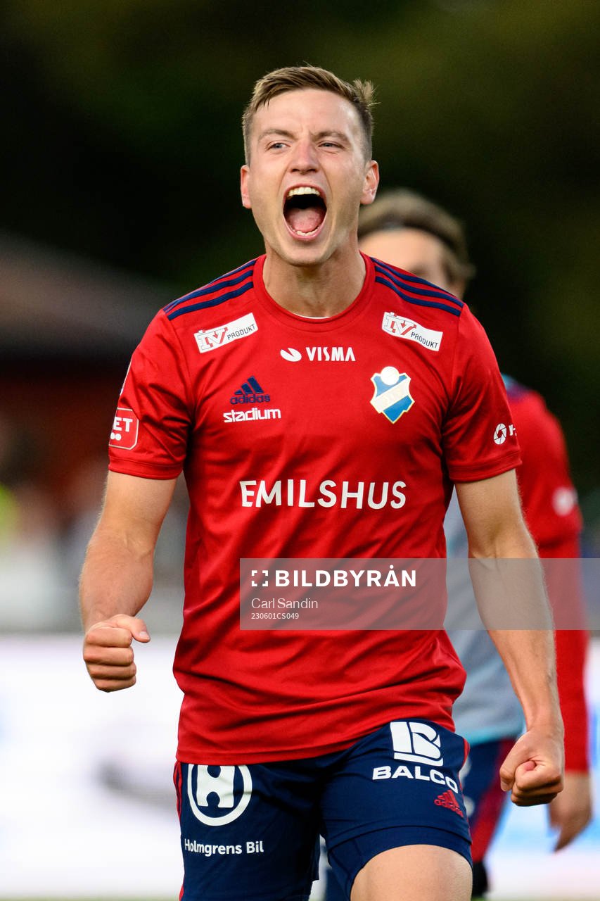 Östers Runar Thor Sigurgeirsson jublar