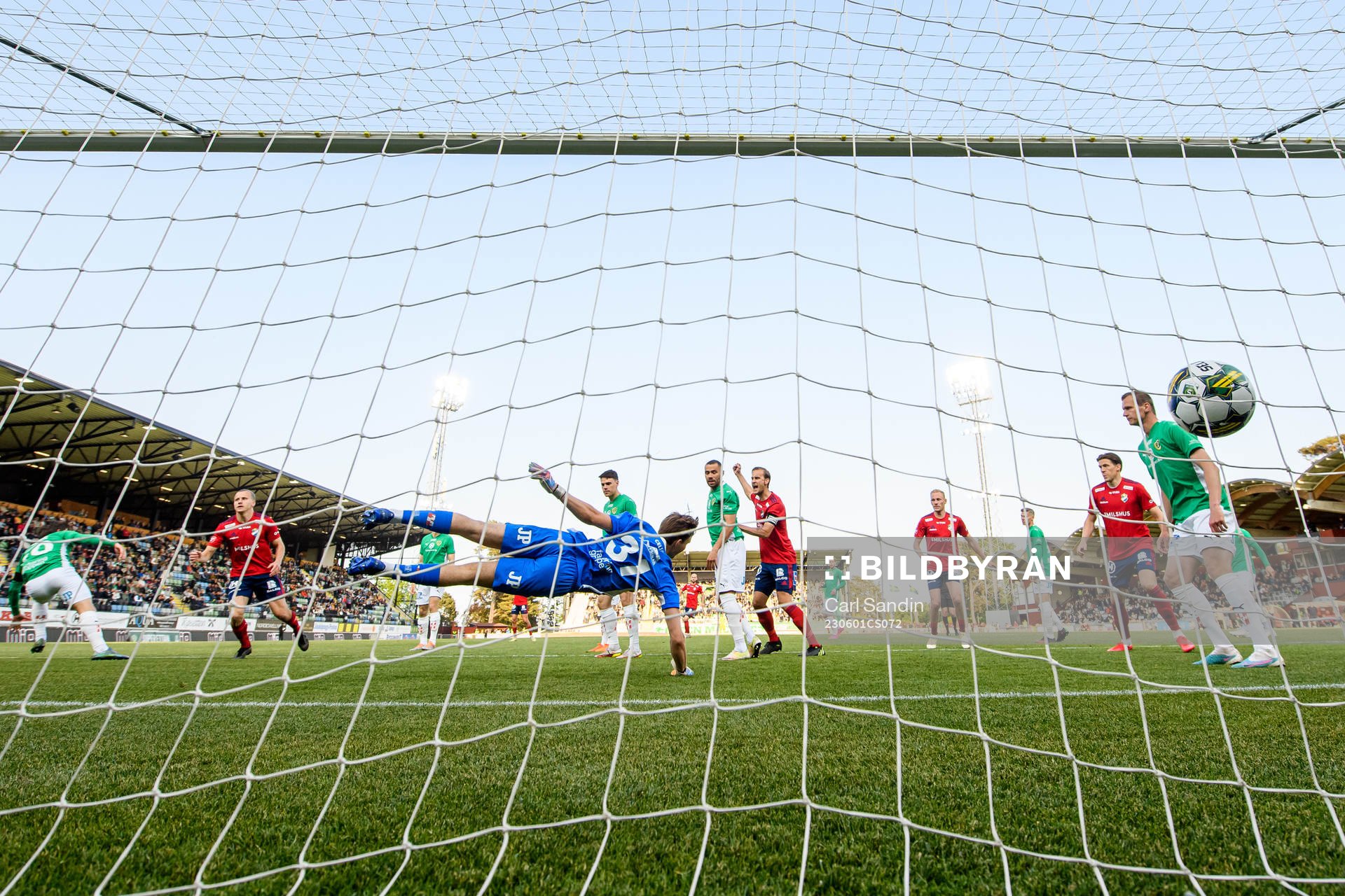 Östers Jesper Jonasson Westermark gör 0-1 bakom
