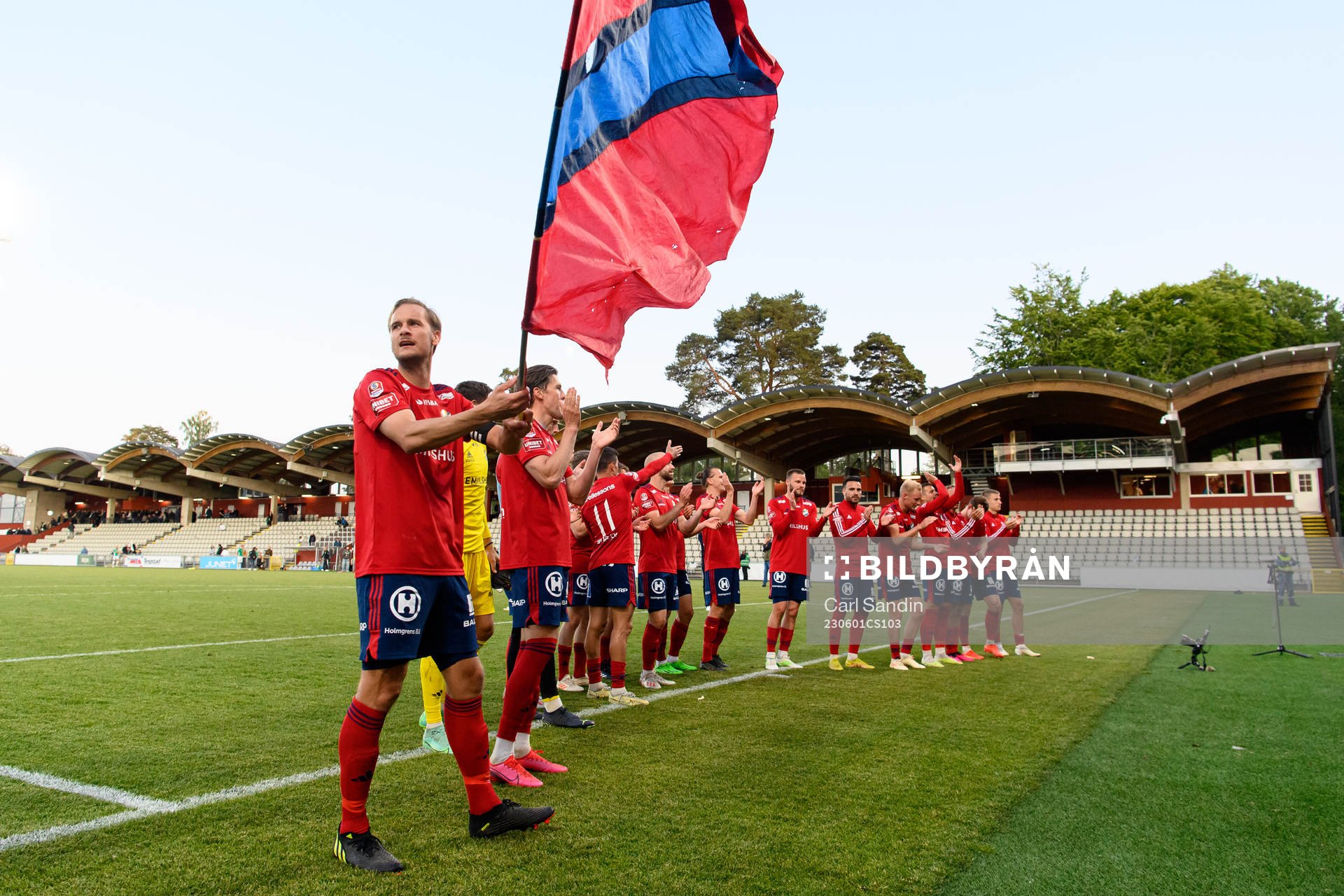 Östers Månz Berg jublar