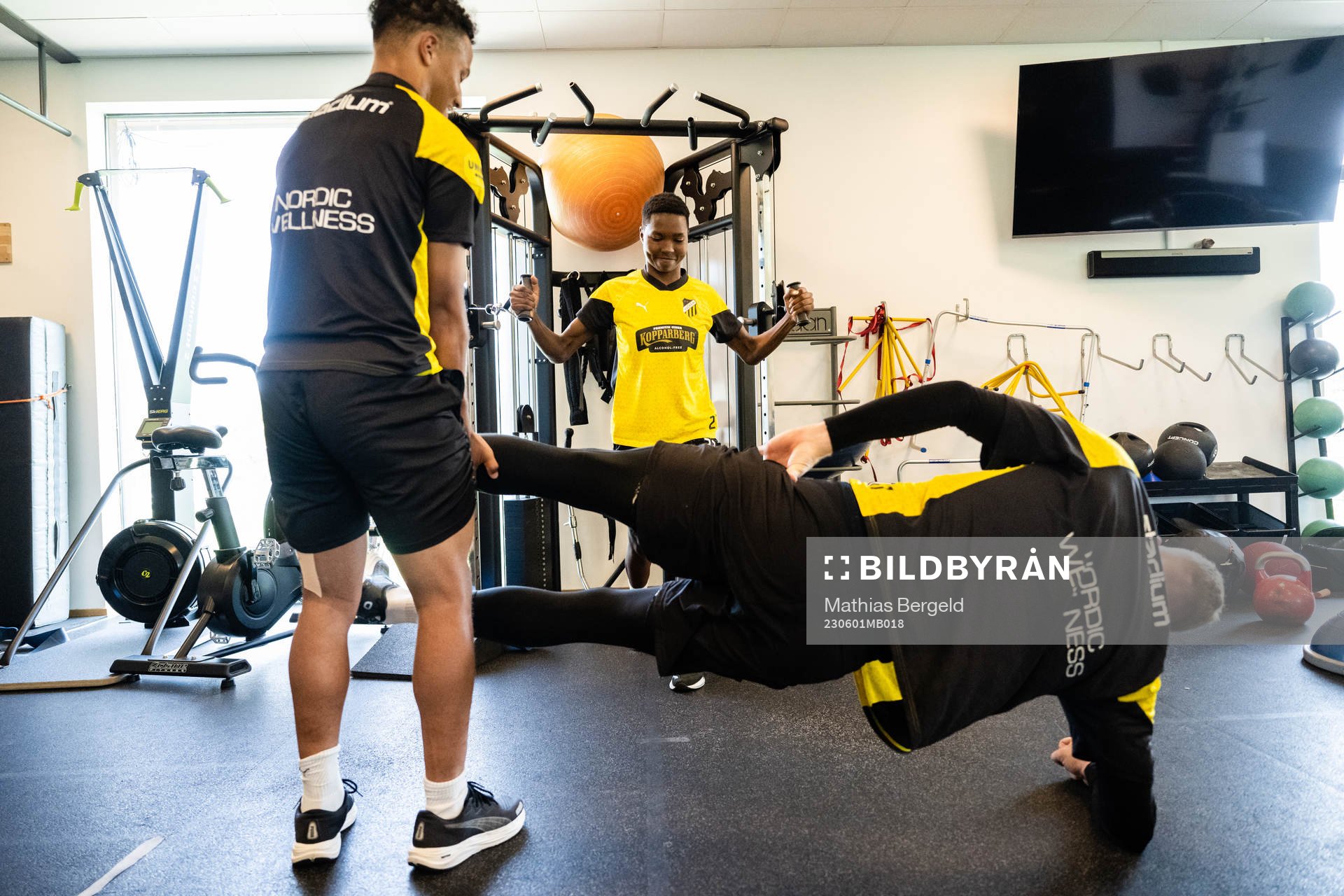 Momodou Lamin Sonko, målvakt Johan Brattberg och Aisha