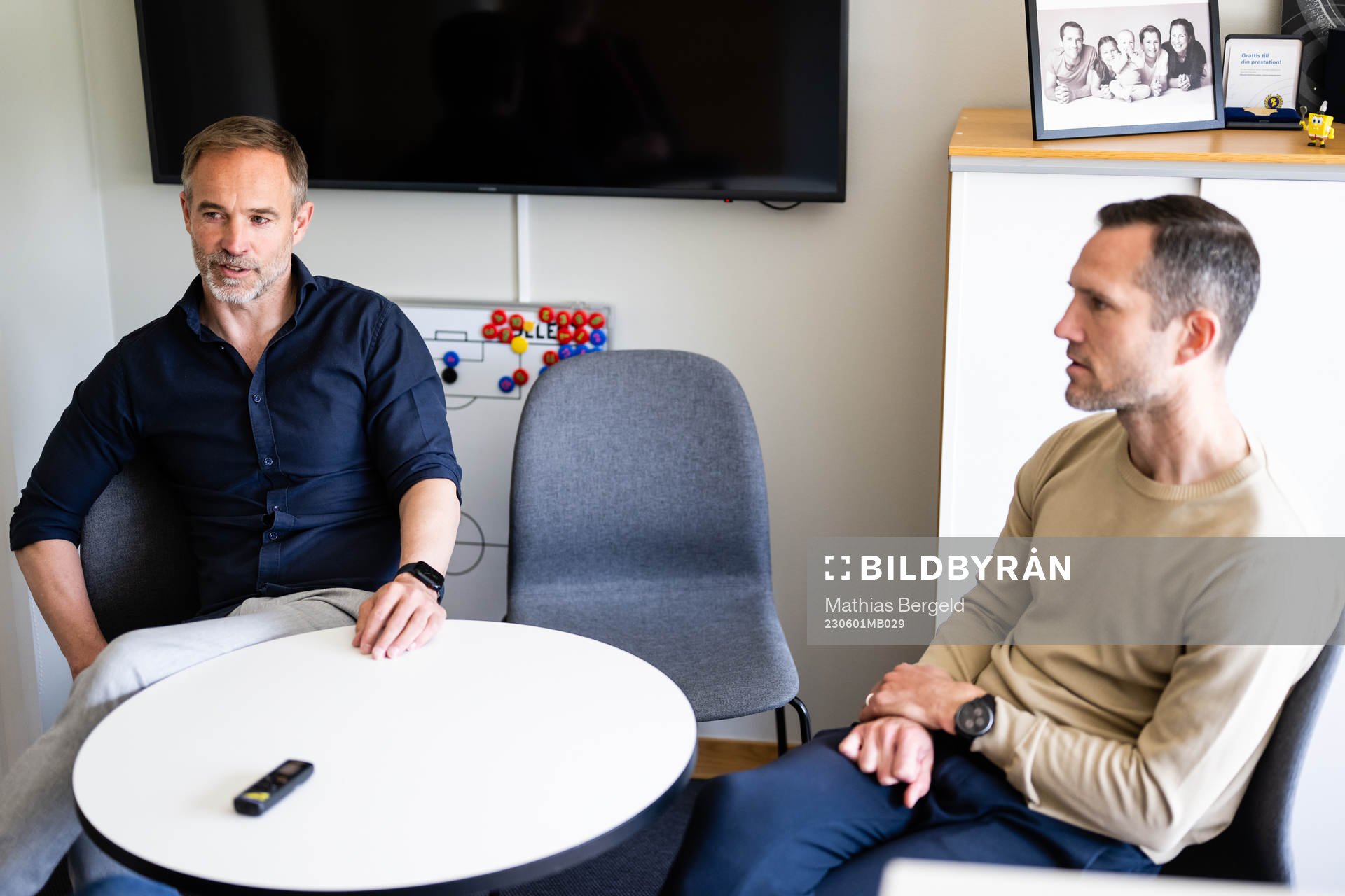 Fotbollsansvarig dam elit Christian Lundström och sportchef Martin Ericsson intervjuas under ett reportage med Häcken den 1 juni 2023 i Göteborg. 