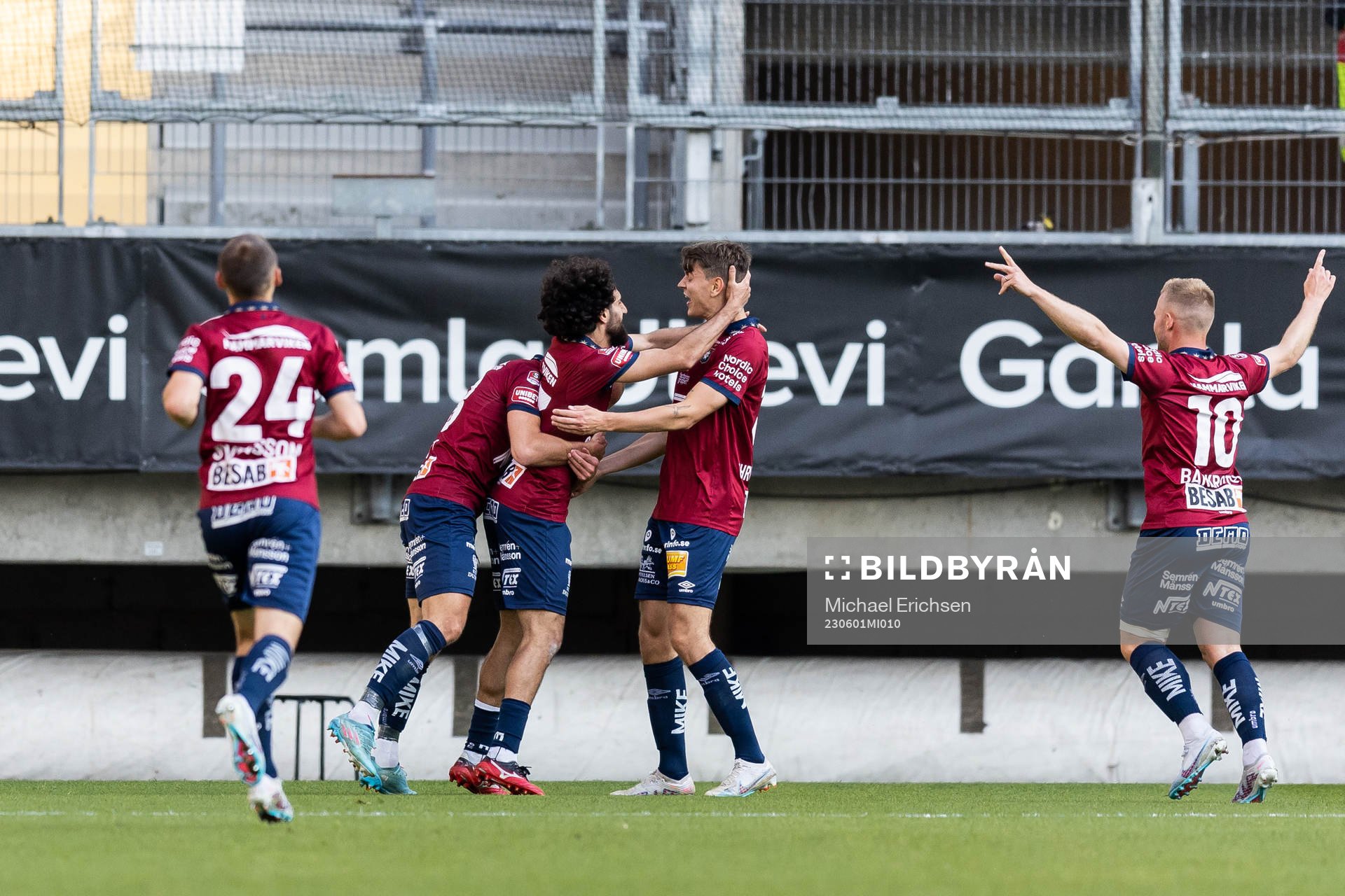 Örgrytes Hady Saleh Karim jublar med lagkamrater