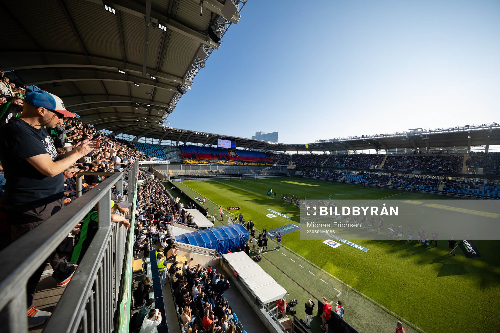 Lagen på line up innan fotbollsmatchen i Superettan mellan