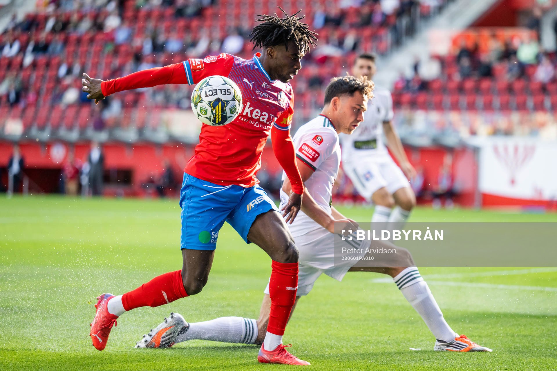 Helsingborgs Benjamin Acquah och Skövde AIKs Armend Suljev