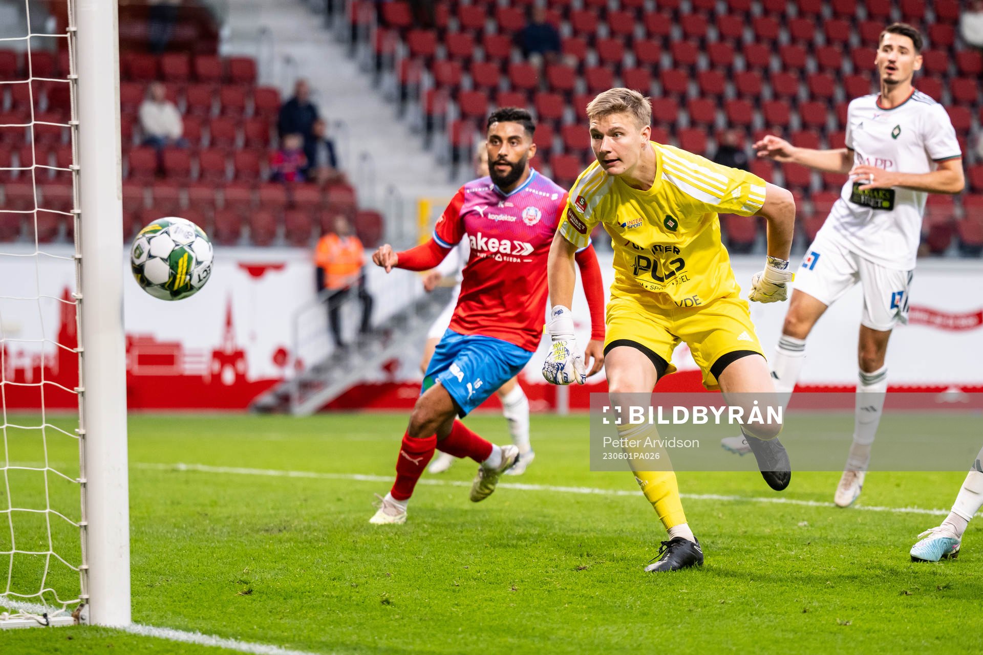 Helsingborgs Amin Al-Hamawi och Skövde AIKs målvakt David
