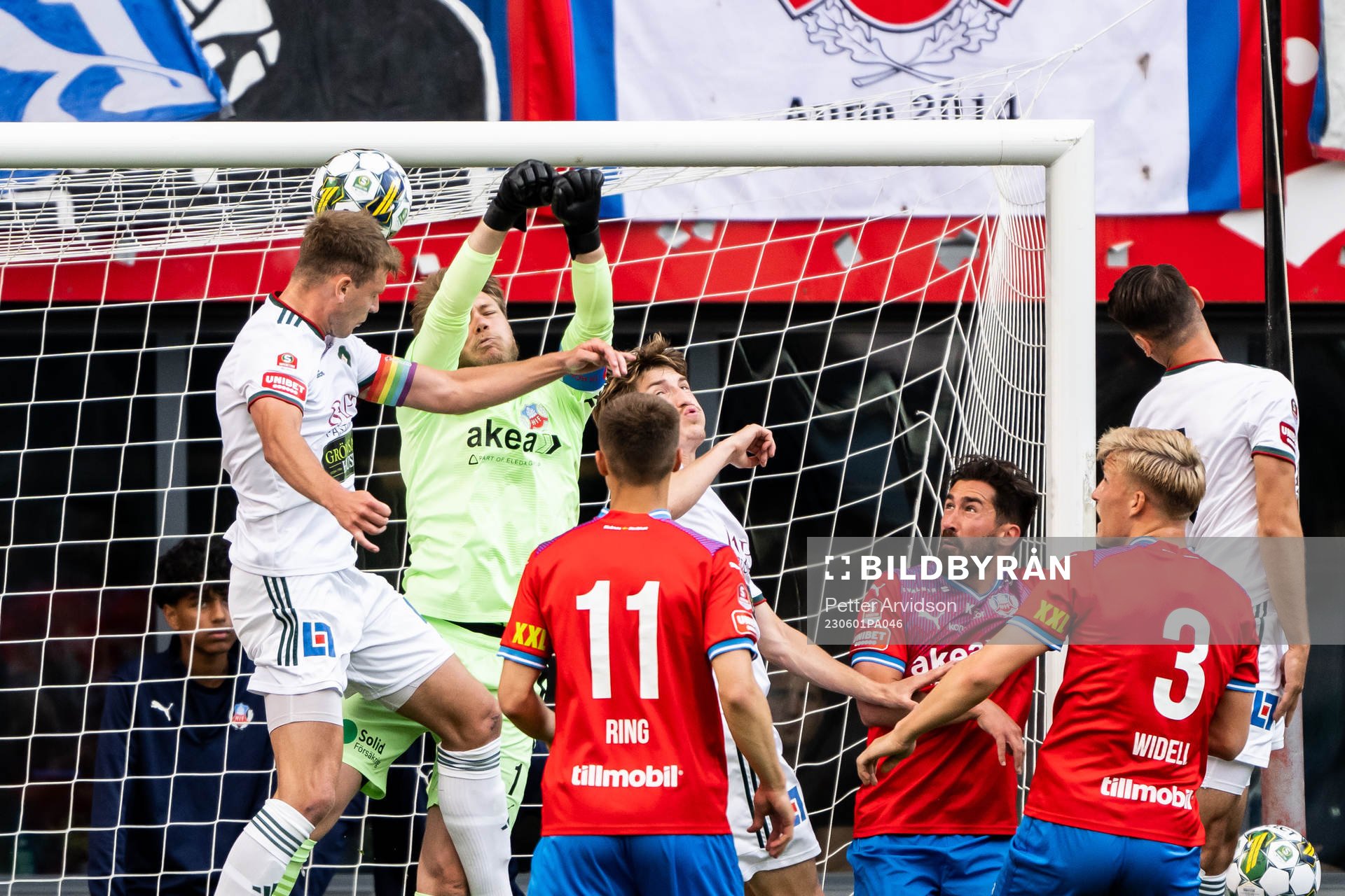 Helsingborgs målvakt Kalle Joelsson mot Skövde AIKs Filip