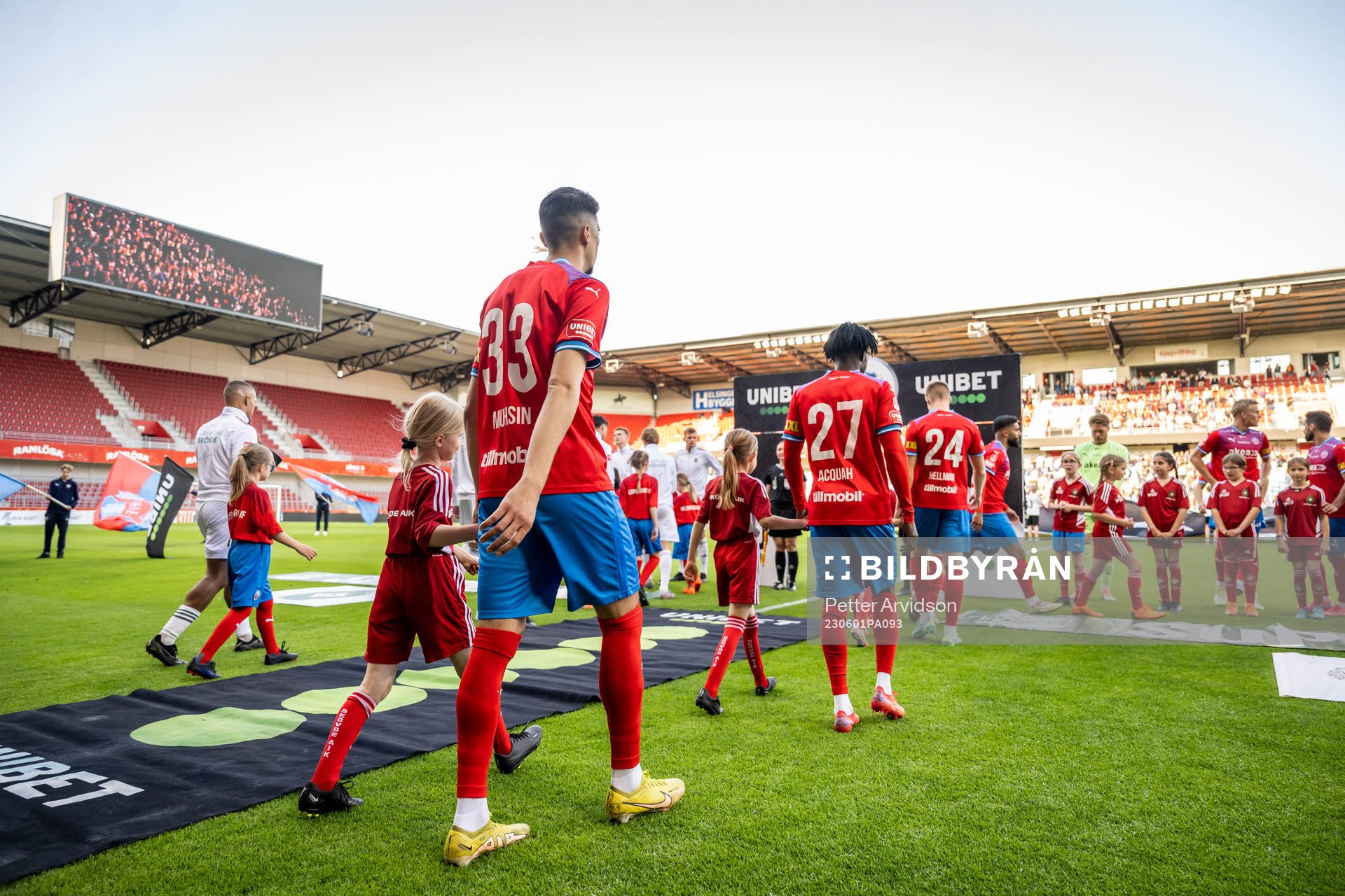 Helsingborgs spelare gör entré
