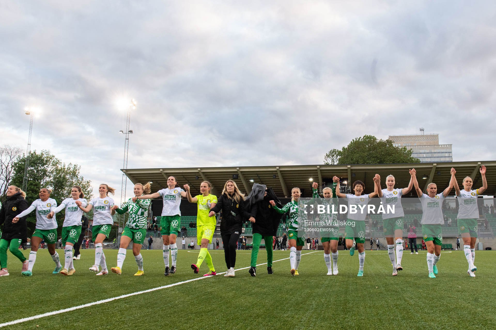 Hammarbys spelare jublar efter fotbollsmatchen i Damallsvenskan mellan Hammarby och IFK Norrköping den 2 juni 2023 i Stockholm. 