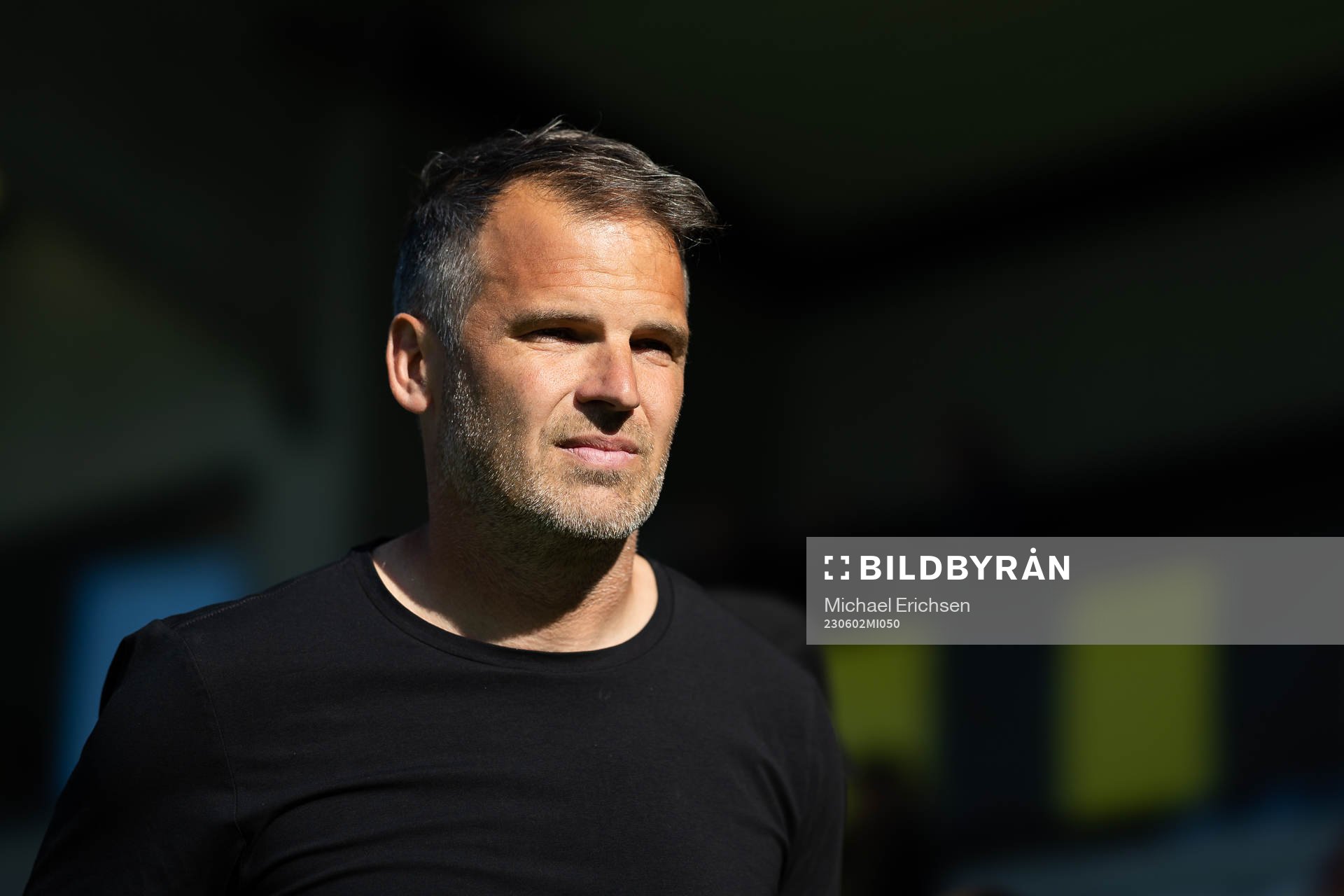 Häckens tränare Robert Vilahamn innan fotbollsmatchen i