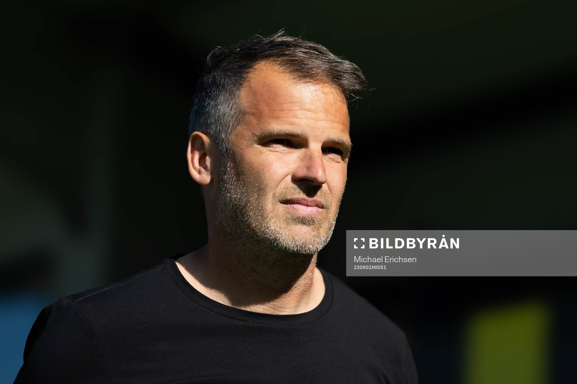 Häckens tränare Robert Vilahamn innan fotbollsmatchen i