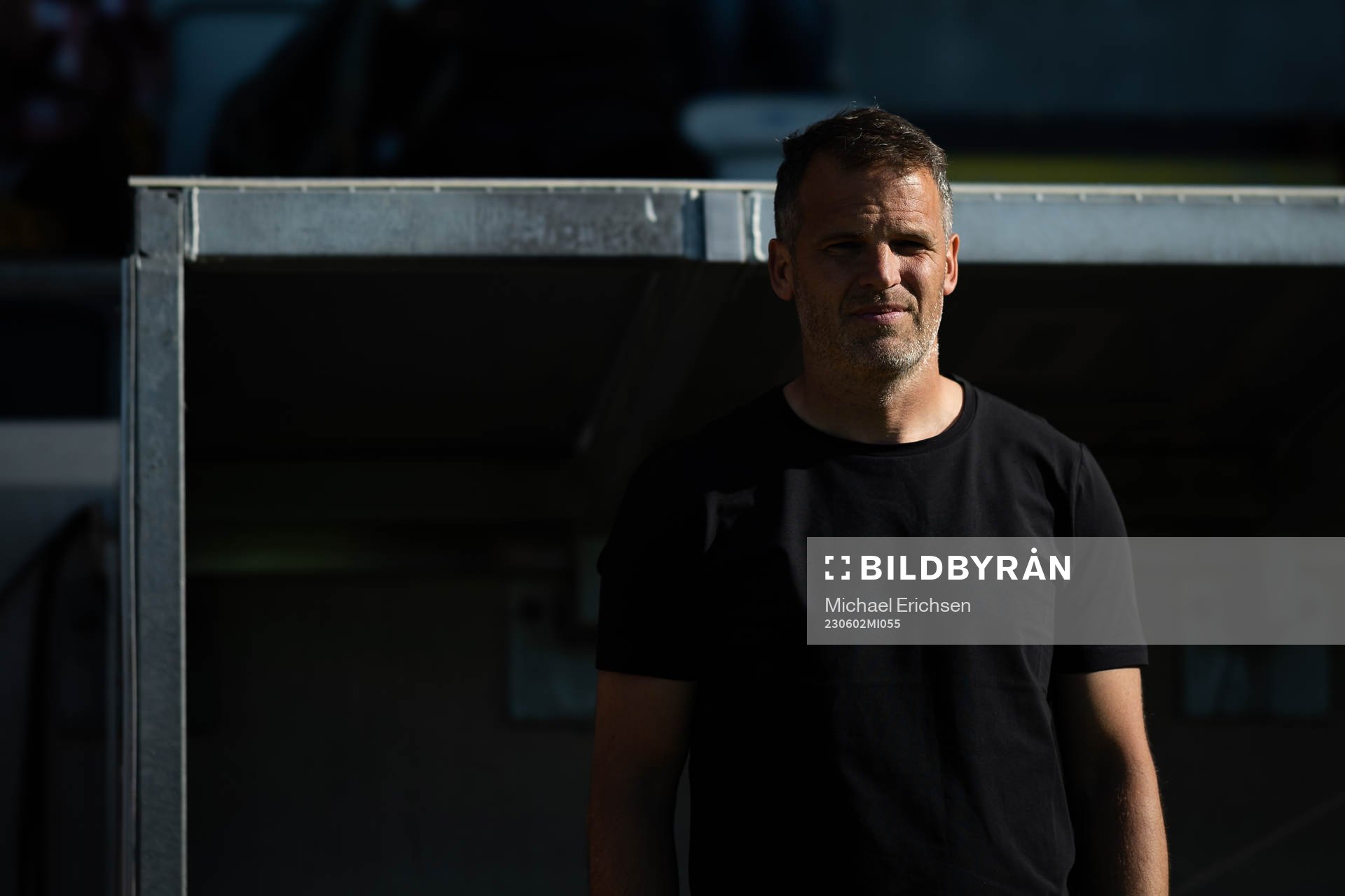 Häckens tränare Robert Vilahamn innan fotbollsmatchen i