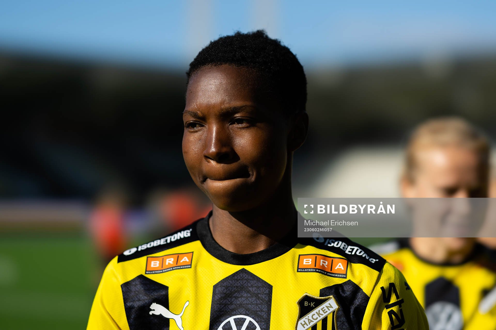 Häckens Aisha Masaka innan  fotbollsmatchen i