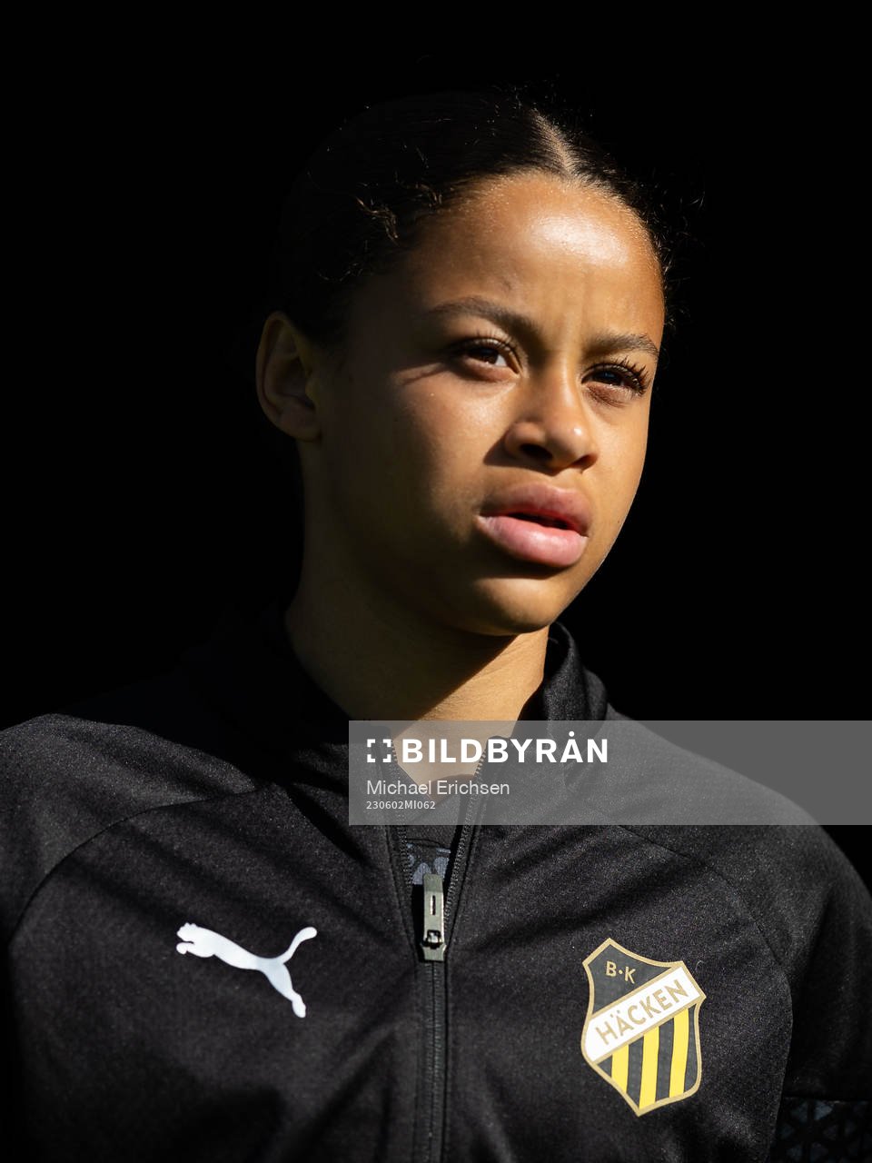 Häckens Felicia Schröder innan fotbollsmatchen i