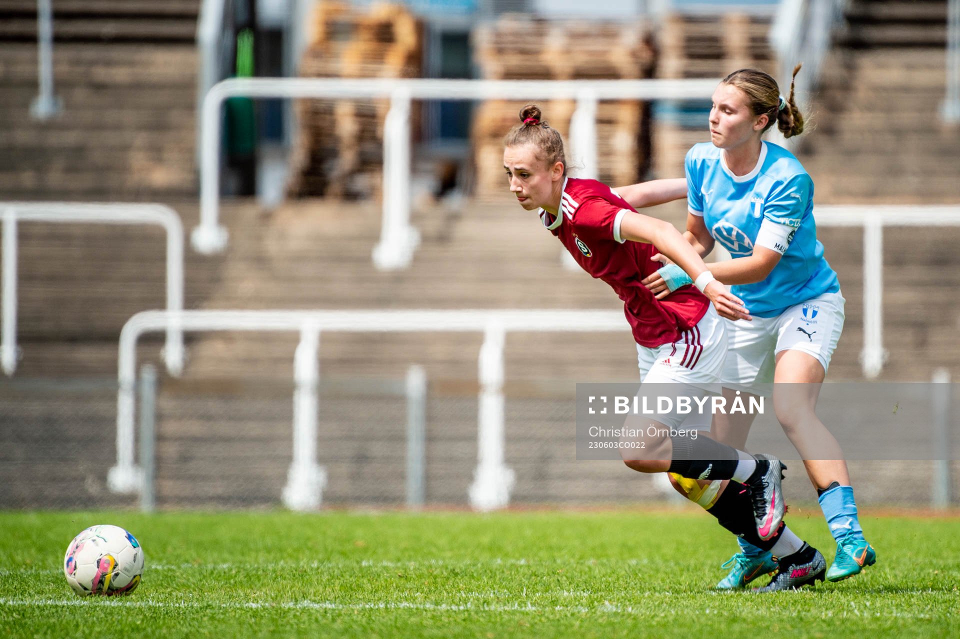 Spartas Ellen Eisltova mot Malmö FFs Ines Fredlund