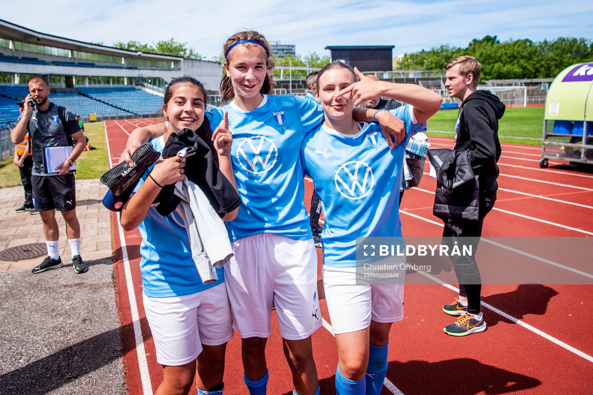 Malmös 1-1 målskytt i mitten, Thelma Persson med, Maya