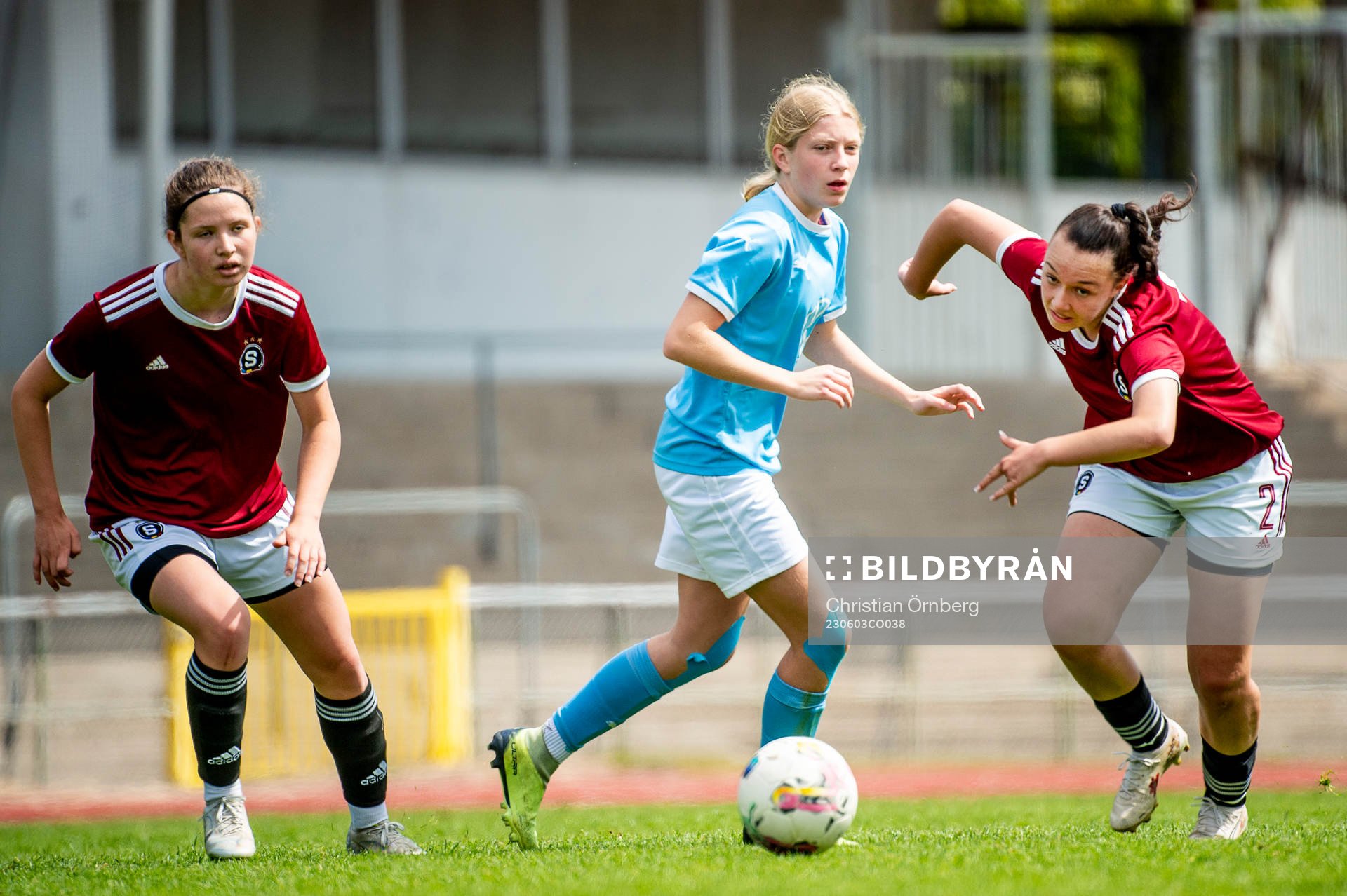 Malmö FFs Thea Carlsson mot Spartas spelare
