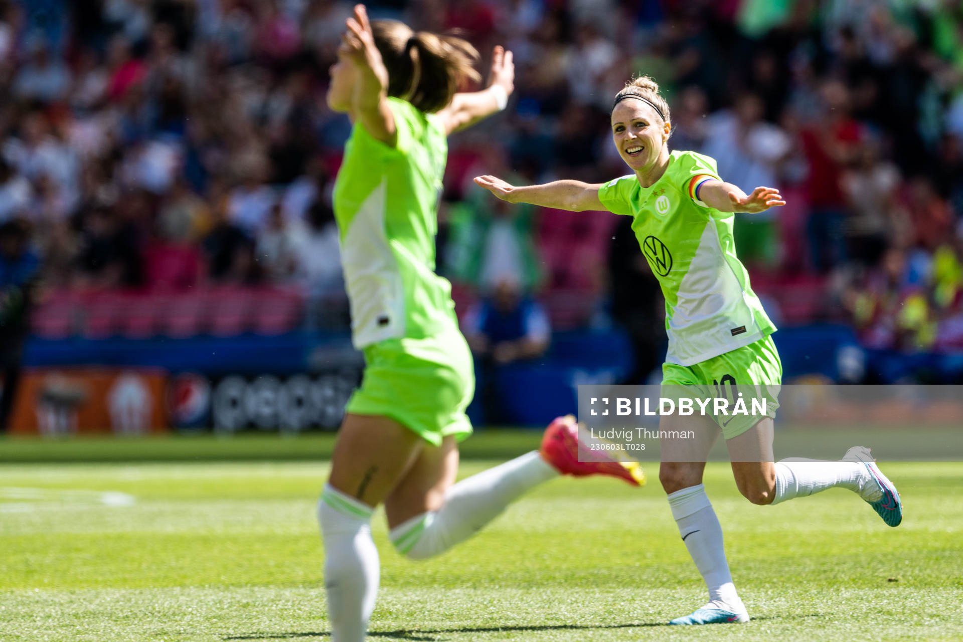 Svenja Huth of Wolfsburg celebrates 0-1 by Ewa Pajor