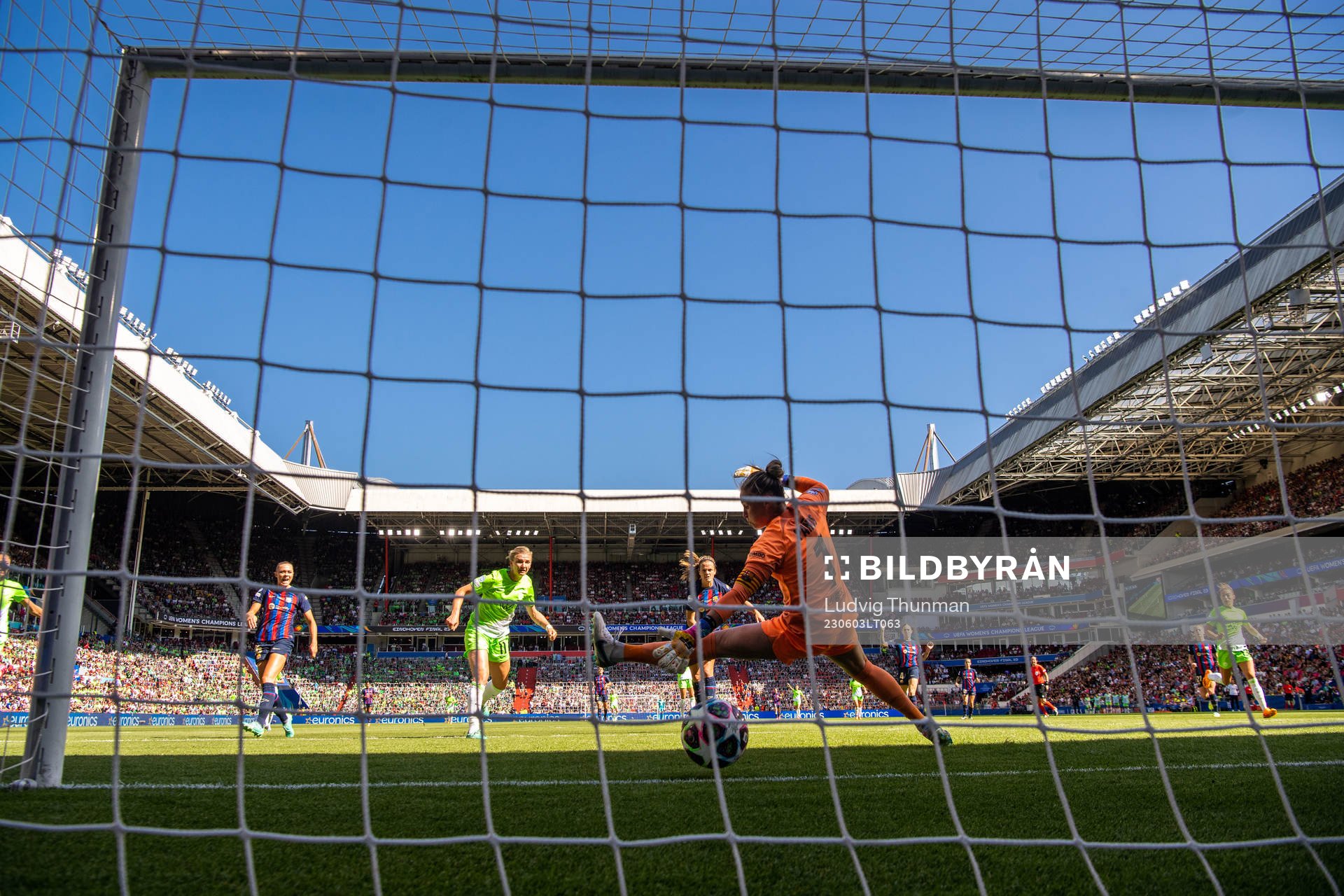 Alexandra Popp of Wolfsburg scores 0-2  behind goalkeeper