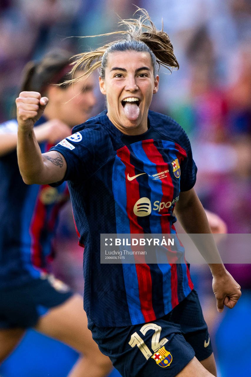 Patri Guijarro of Barcelona celebrates scoring 2-2
