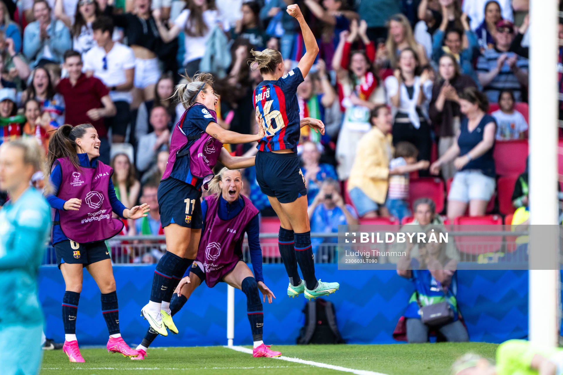 Fridolina Rolfö of Barcelona celebrates with teammates