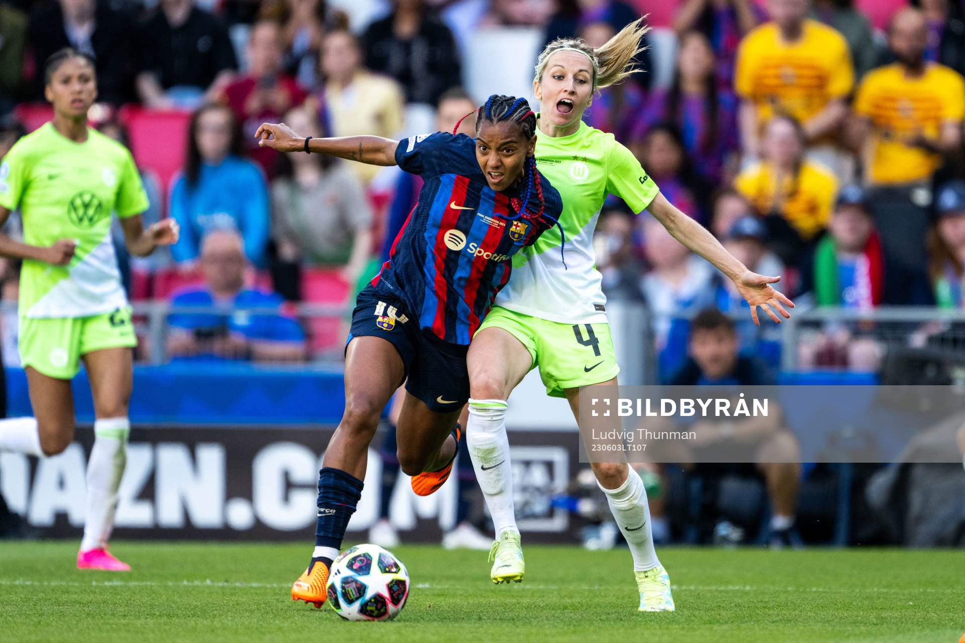 Geyse of Barcelona and Kathrin Hendrich of Wolfsburg