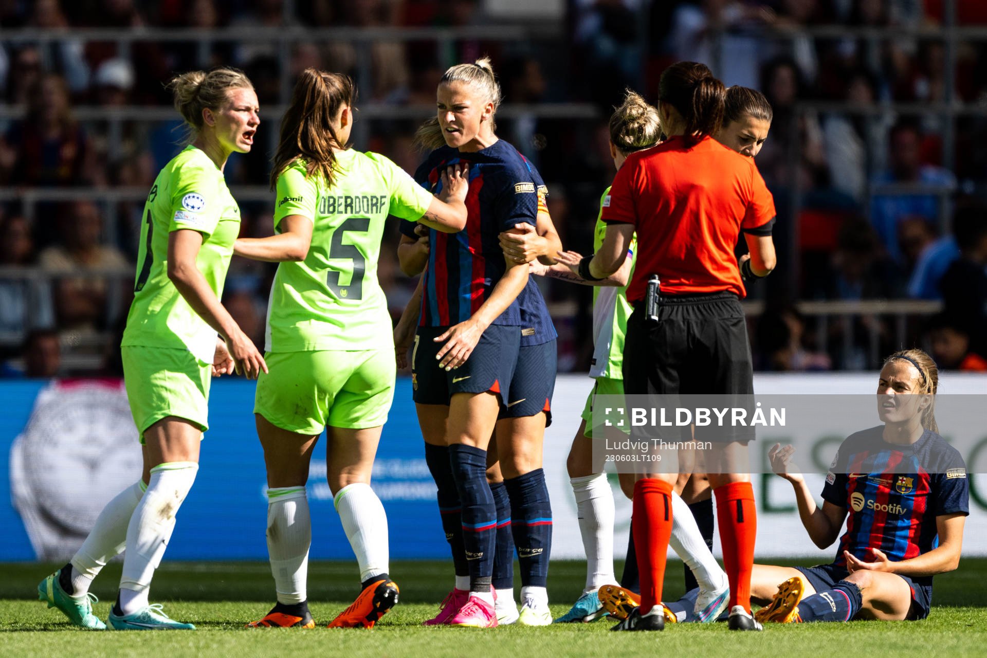 Alexandra Popp and Lena Oberdorf of Wolfsburg and Ana-Maria