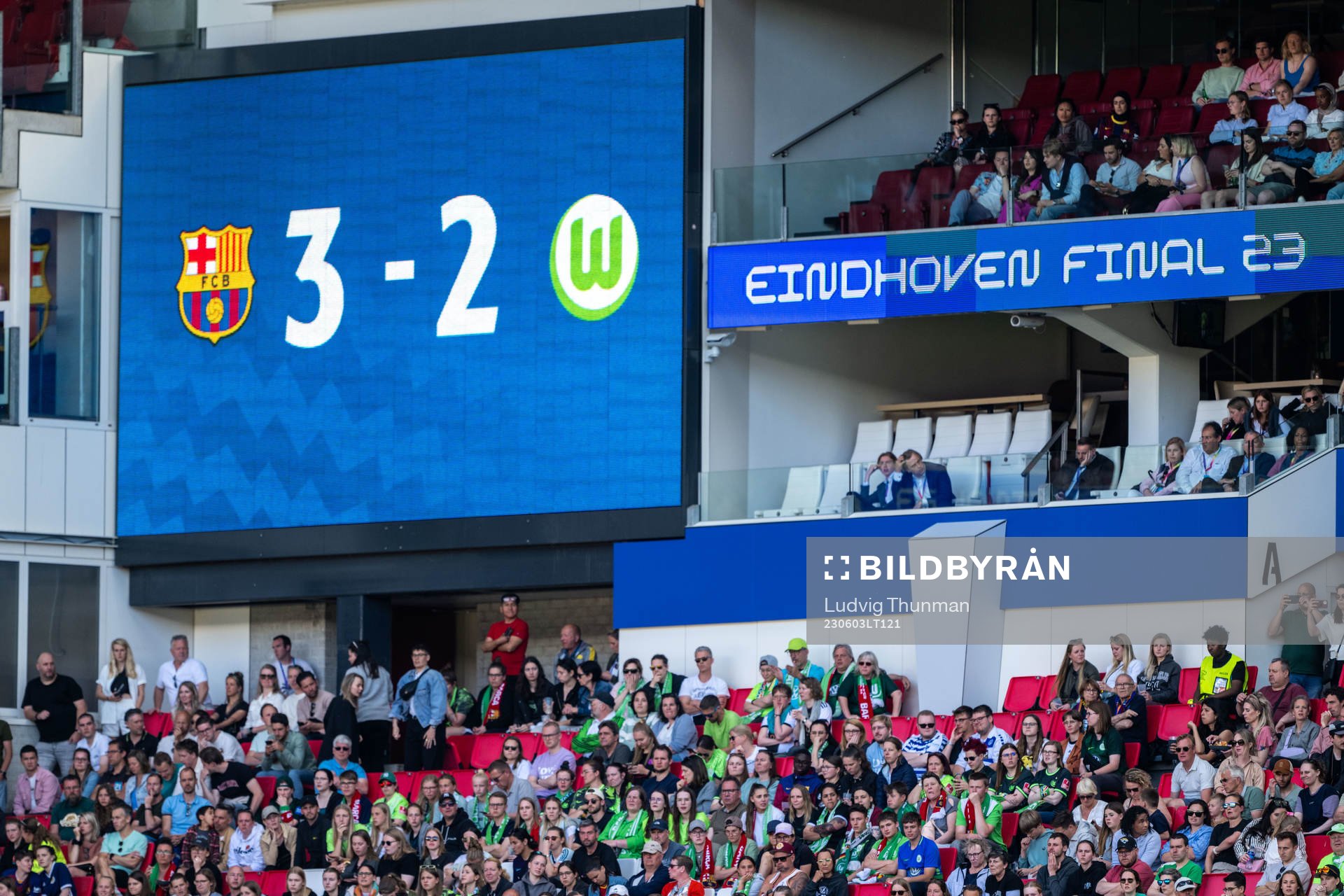 The score 3-2 is shown on a screen during the UEFA Women's Champions League final match between Barcelona and Wolfsburg on June 3, 2023 in Eindhoven.