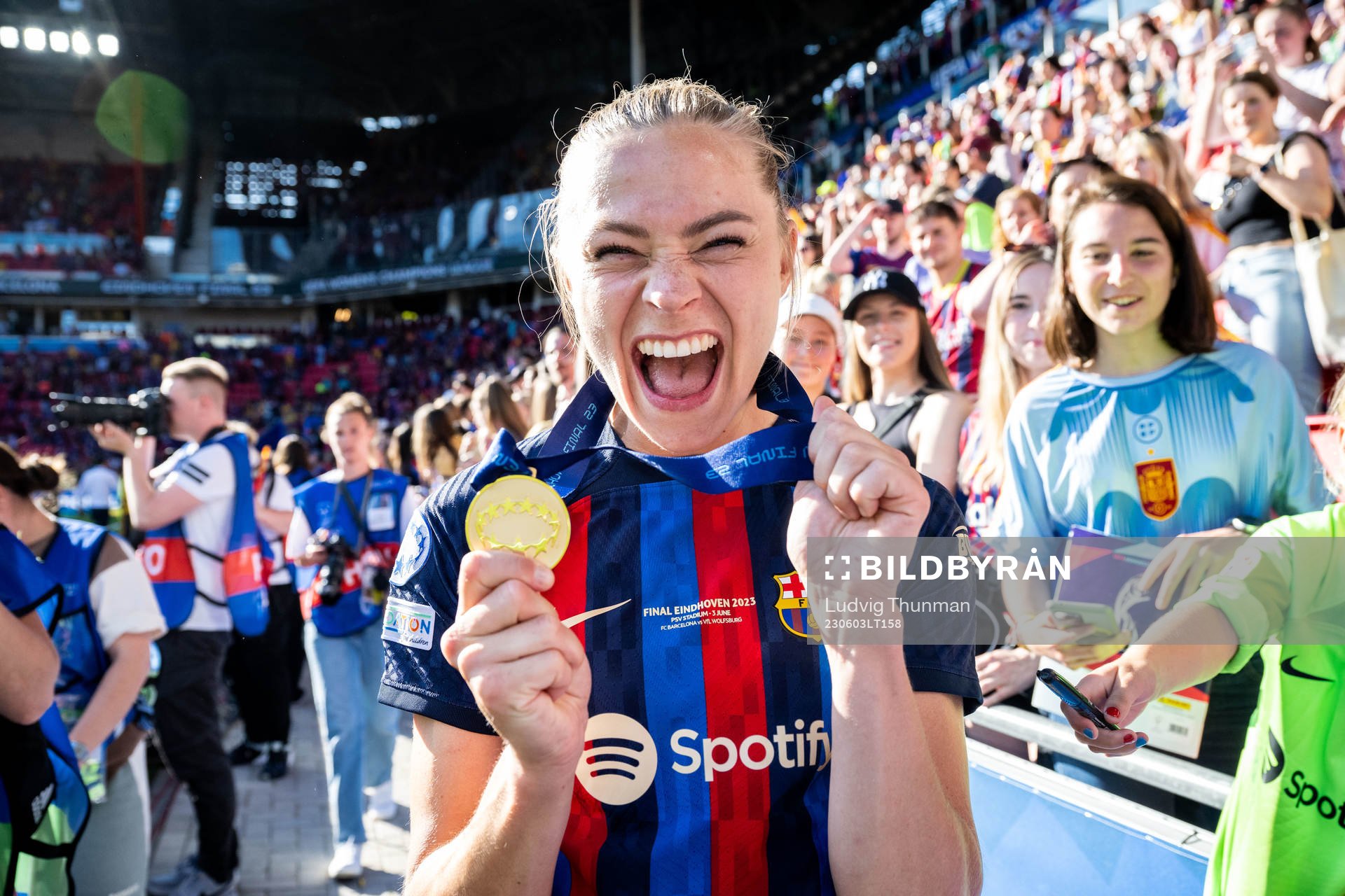 Fridolina Rolfö of Barcelona celebrates with her gold medal