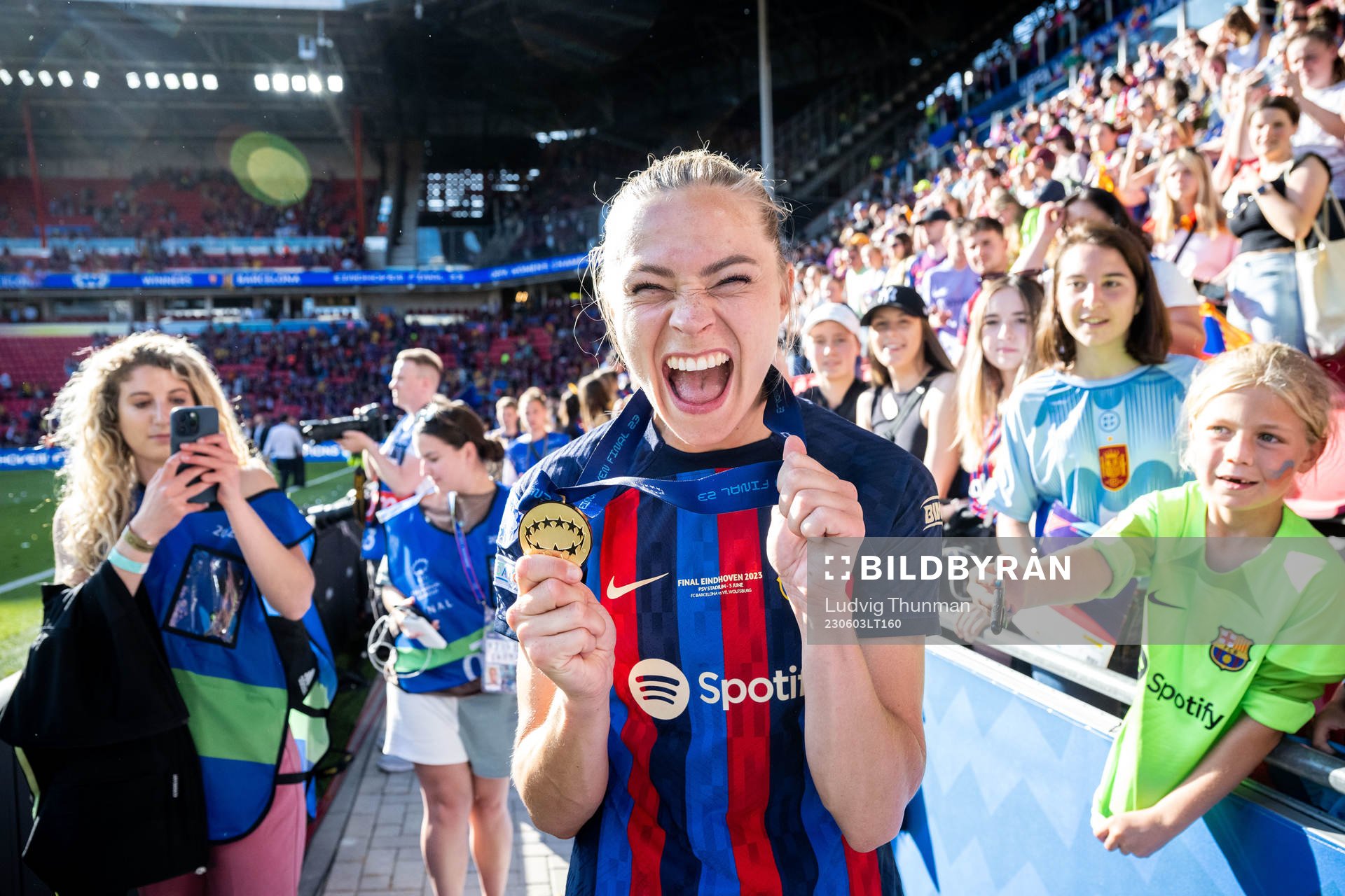 Fridolina Rolfö of Barcelona celebrates with her gold medal