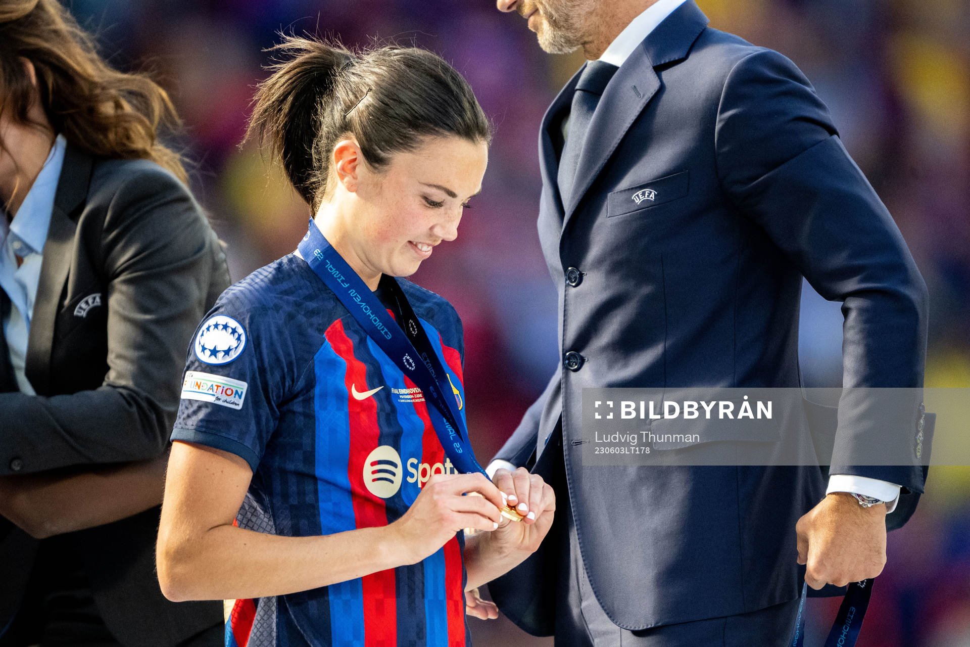 Ingrid Syrstad Engen of Barcelona celebrates with her gold