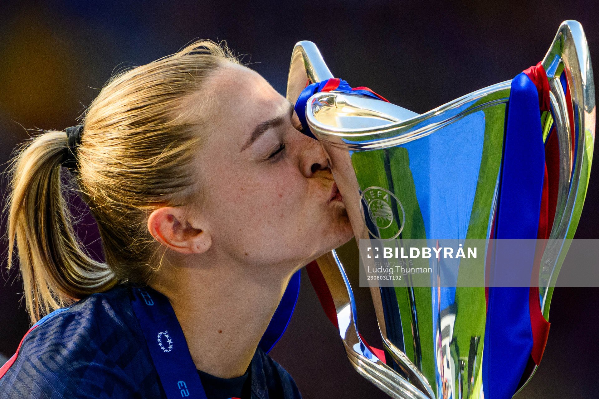 Fridolina Rolfö of Barcelona kisses the trophy