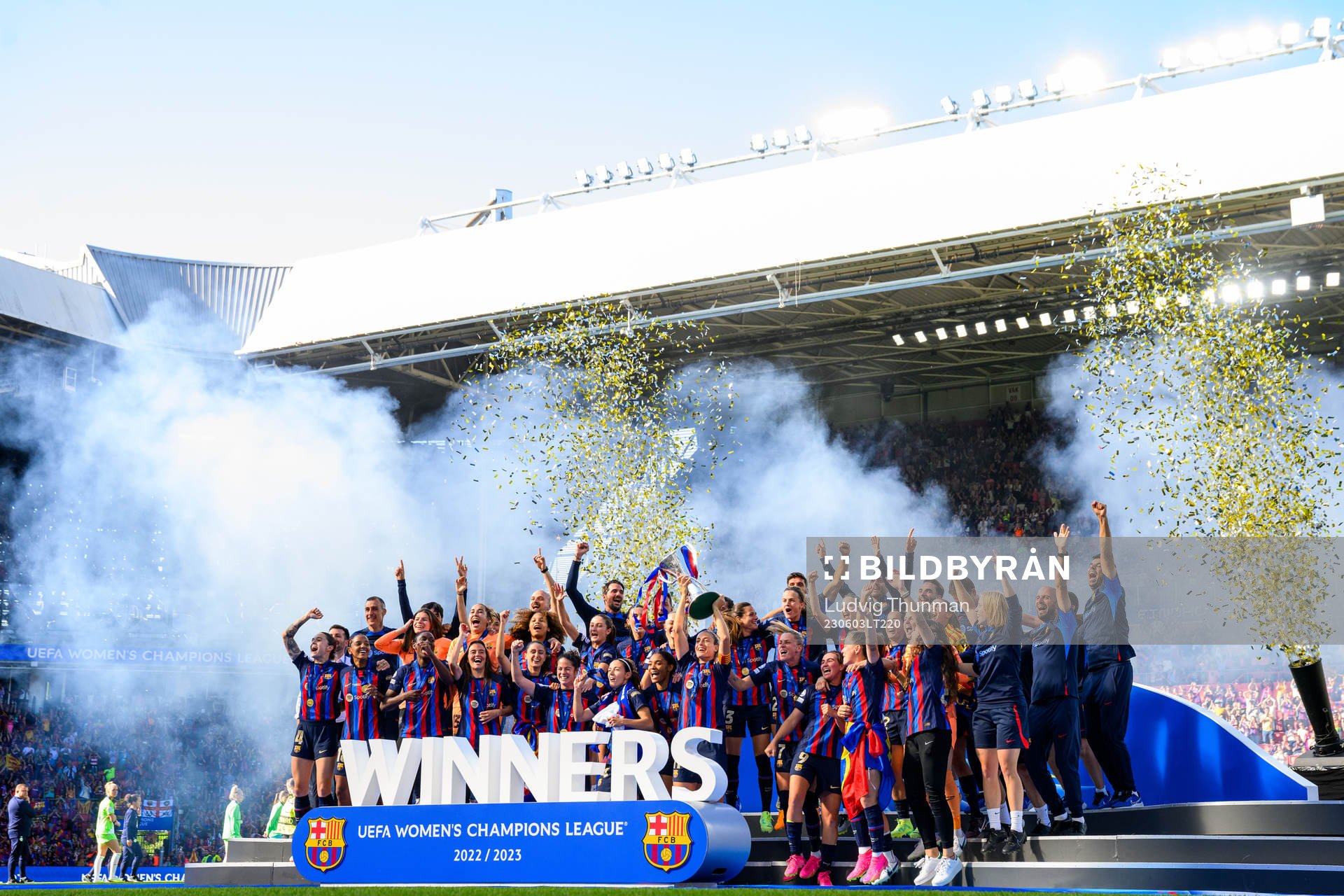 Players of Barcelona lift the trophy