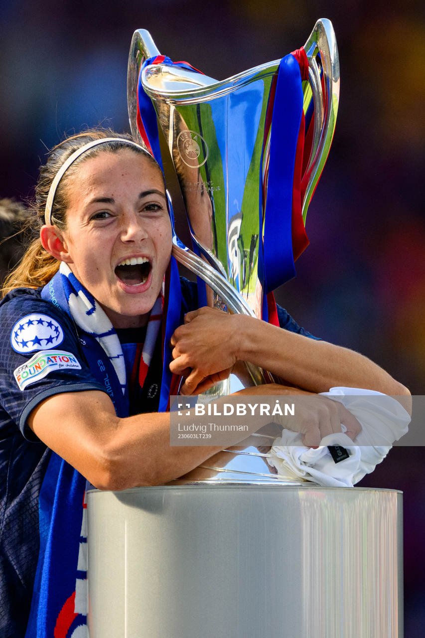 Aitana Bonmati of Barcelona hugs the trophy after the UEFA Women's Champions League final match between Barcelona and Wolfsburg on June 3, 2023 in Eindhoven.