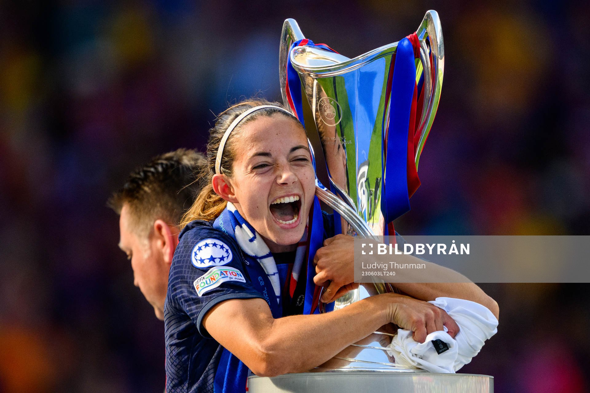 Aitana Bonmati of Barcelona hugs the trophy