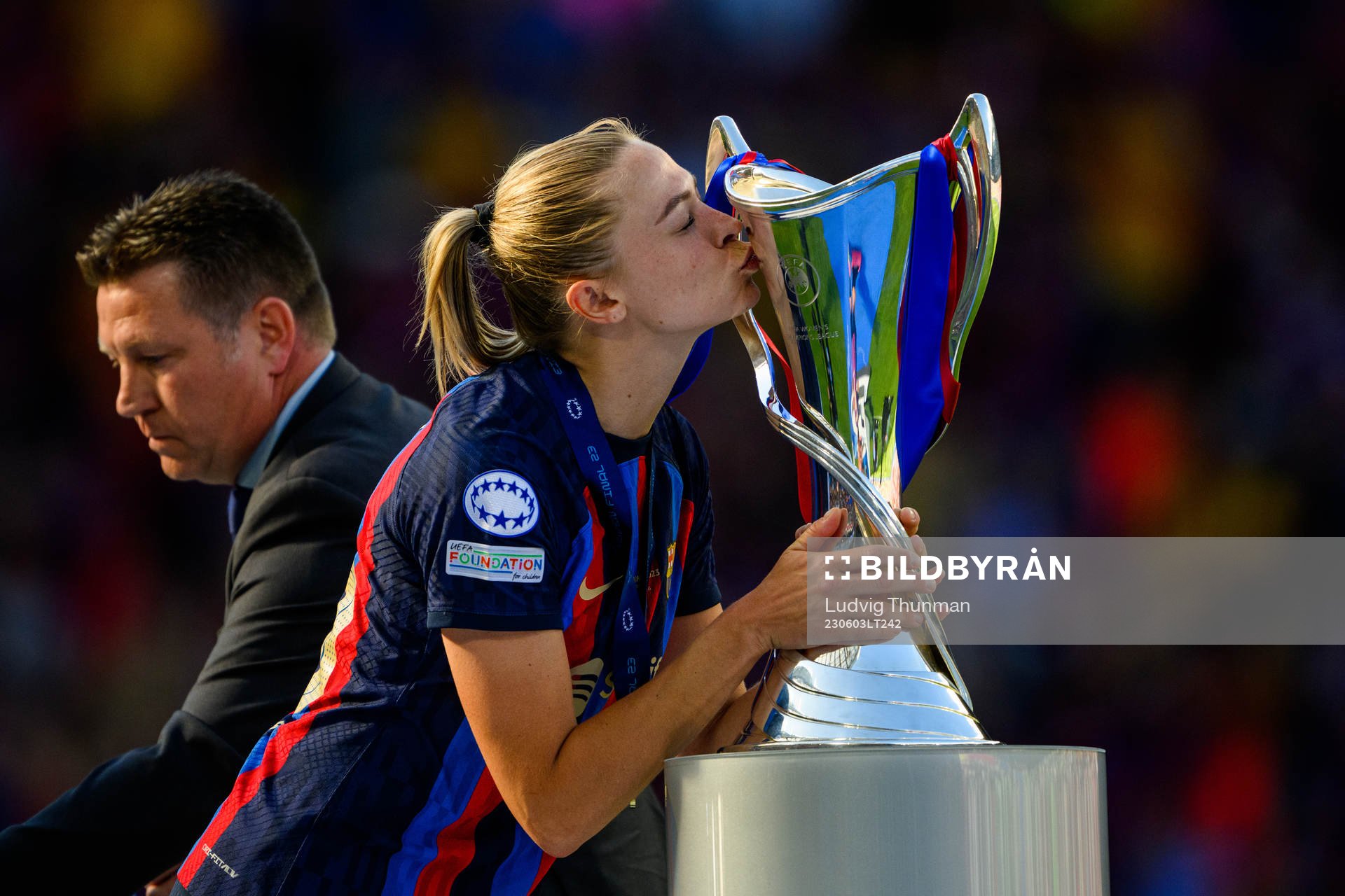 Fridolina Rolfö of Barcelona kisses the trophy