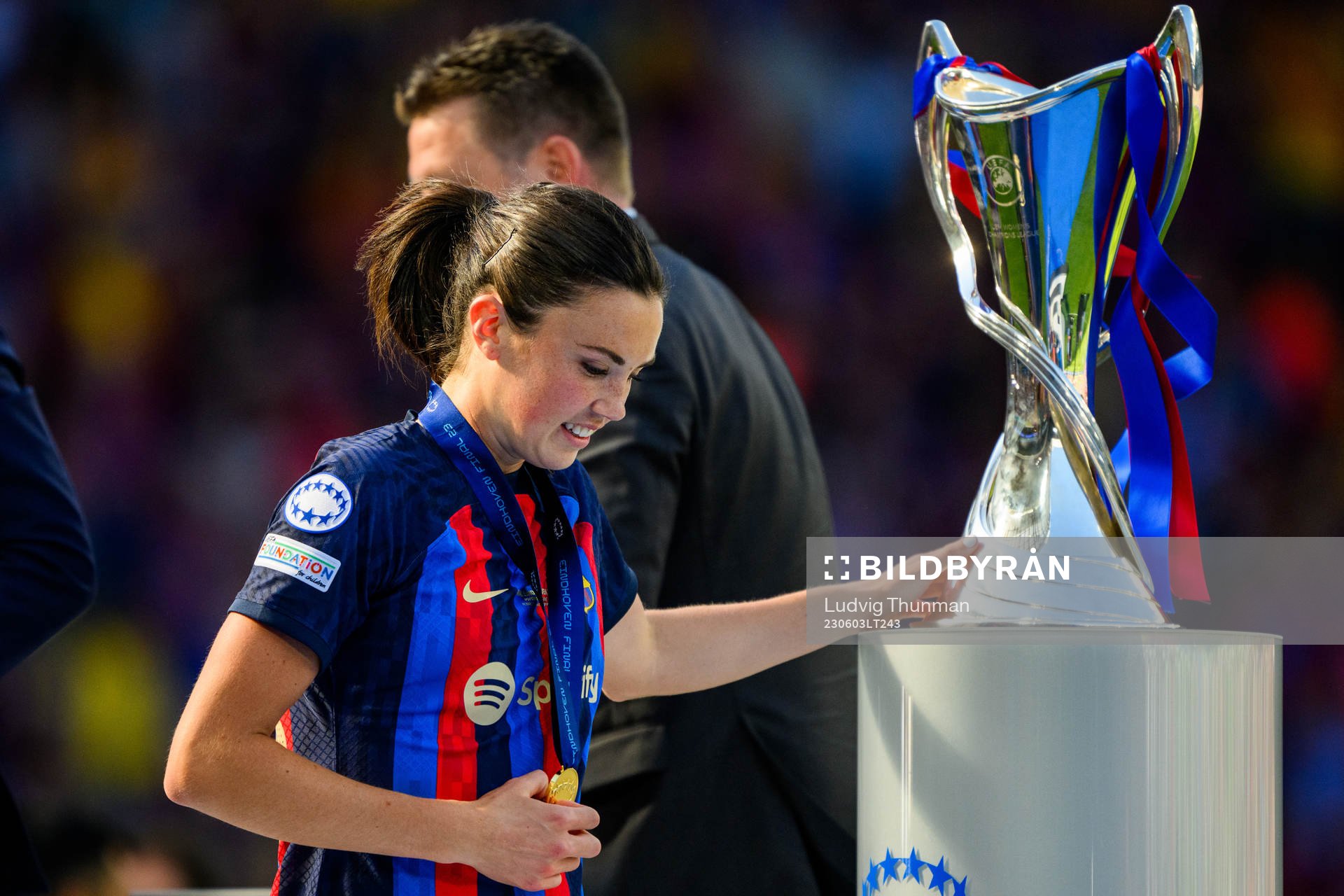 Ingrid Syrstad Engen of Barcelona with the trophy